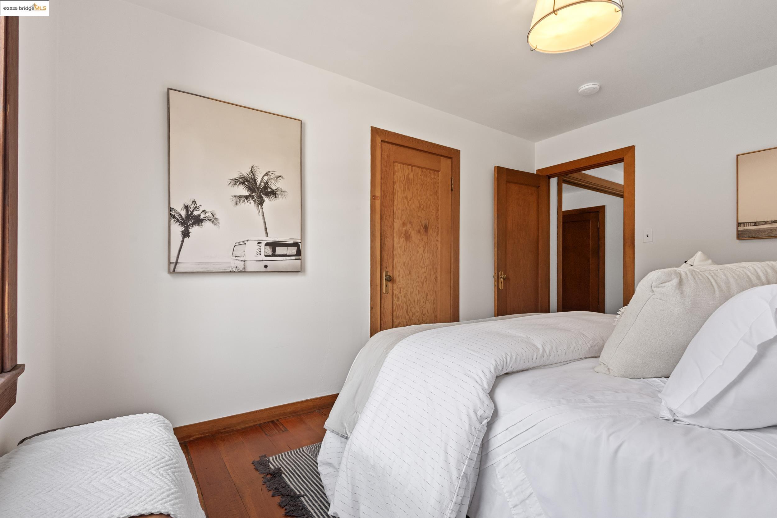 1048 Annerley Rd, Oakland, California 94610, 5 Bedrooms Bedrooms, 7 Rooms Rooms,3 BathroomsBathrooms,Residential,For Sale,1048 Annerley Rd,41097554