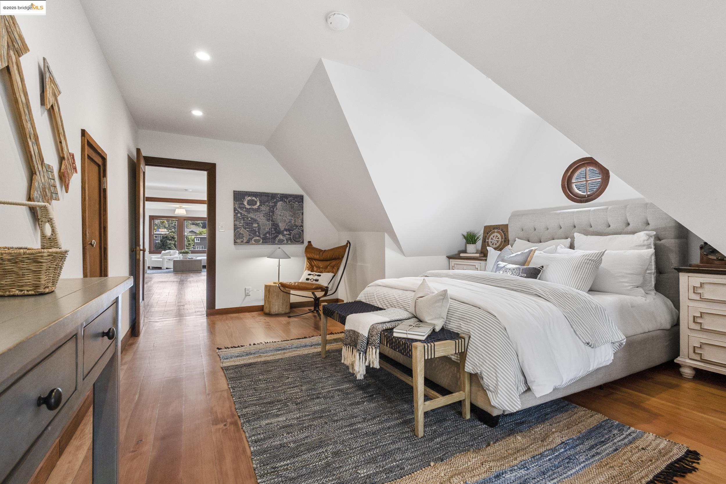 1048 Annerley Rd, Oakland, California 94610, 5 Bedrooms Bedrooms, 7 Rooms Rooms,3 BathroomsBathrooms,Residential,For Sale,1048 Annerley Rd,41097554