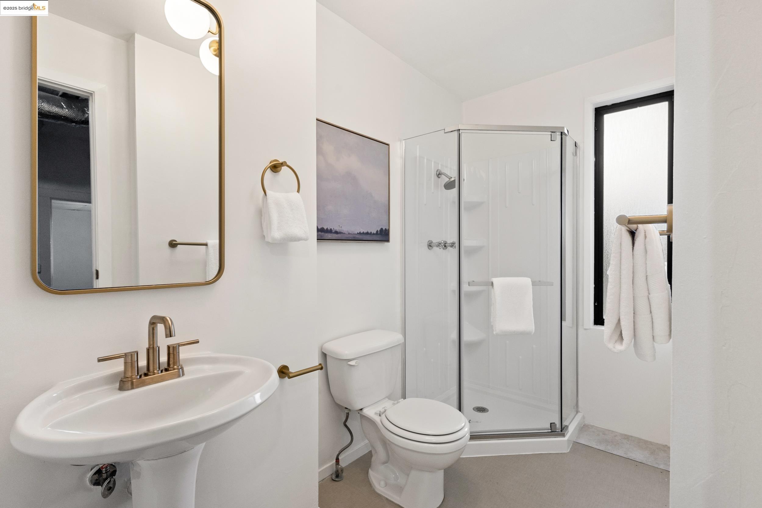 1048 Annerley Rd, Oakland, California 94610, 5 Bedrooms Bedrooms, 7 Rooms Rooms,3 BathroomsBathrooms,Residential,For Sale,1048 Annerley Rd,41097554
