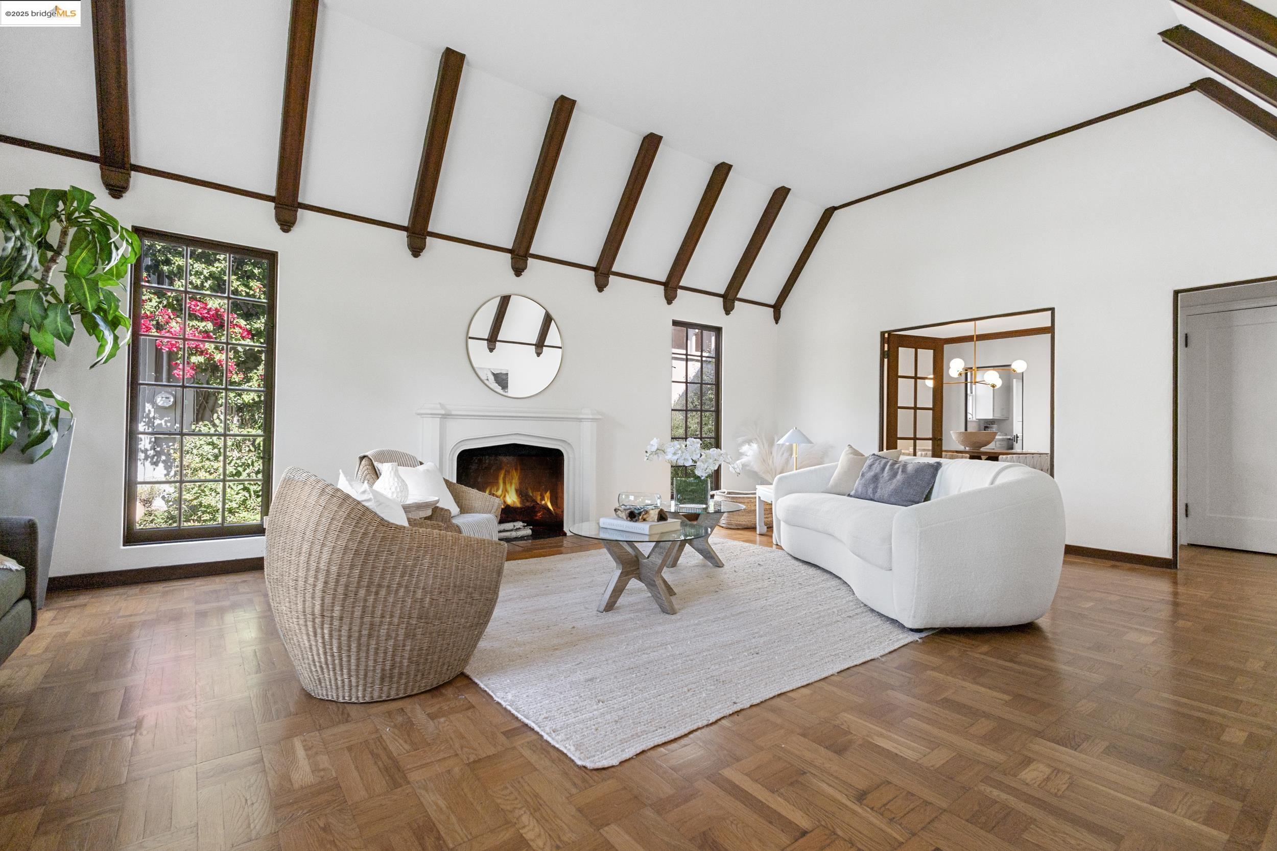 1048 Annerley Rd, Oakland, California 94610, 5 Bedrooms Bedrooms, 7 Rooms Rooms,3 BathroomsBathrooms,Residential,For Sale,1048 Annerley Rd,41097554