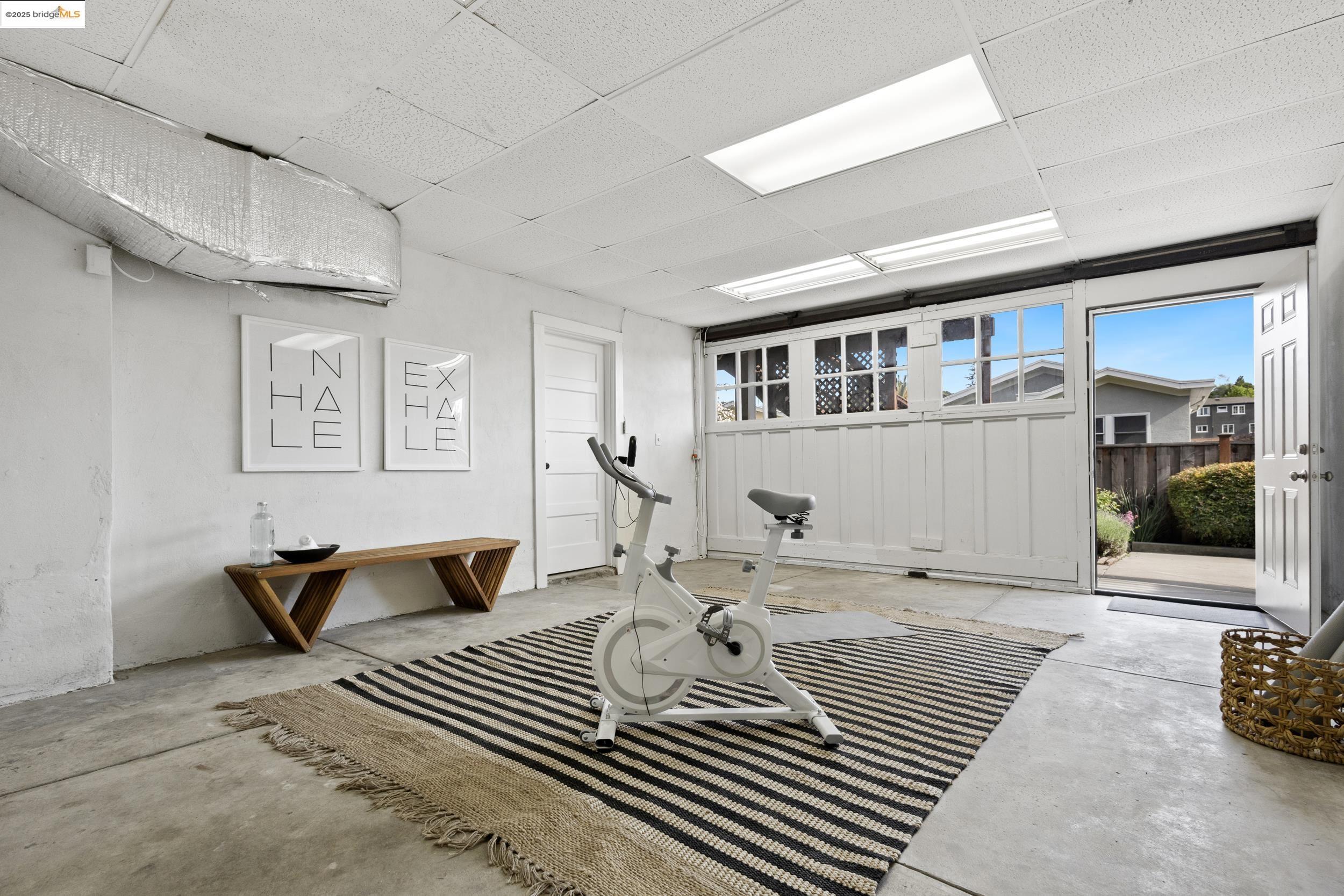 1048 Annerley Rd, Oakland, California 94610, 5 Bedrooms Bedrooms, 7 Rooms Rooms,3 BathroomsBathrooms,Residential,For Sale,1048 Annerley Rd,41097554