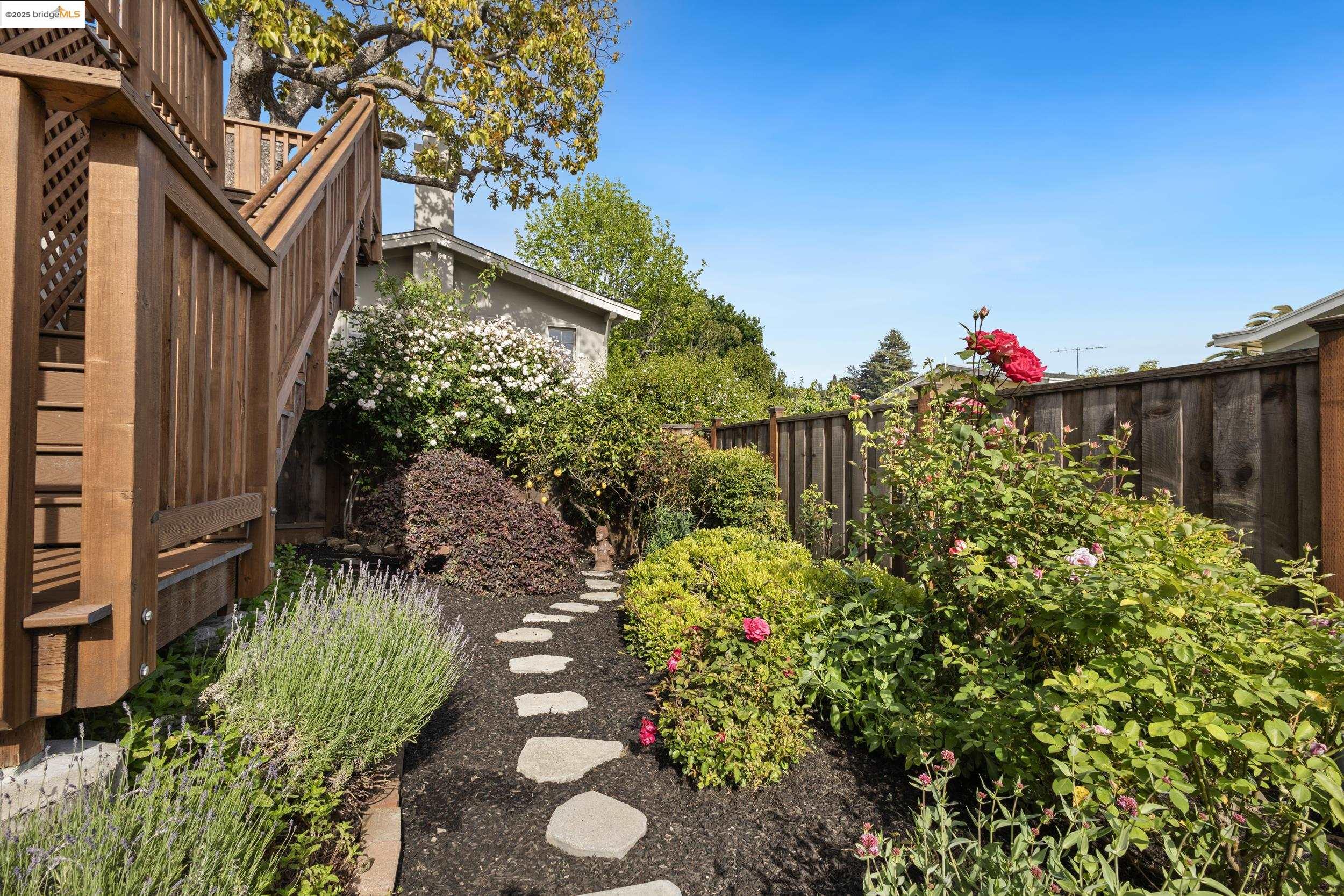 1048 Annerley Rd, Oakland, California 94610, 5 Bedrooms Bedrooms, 7 Rooms Rooms,3 BathroomsBathrooms,Residential,For Sale,1048 Annerley Rd,41097554