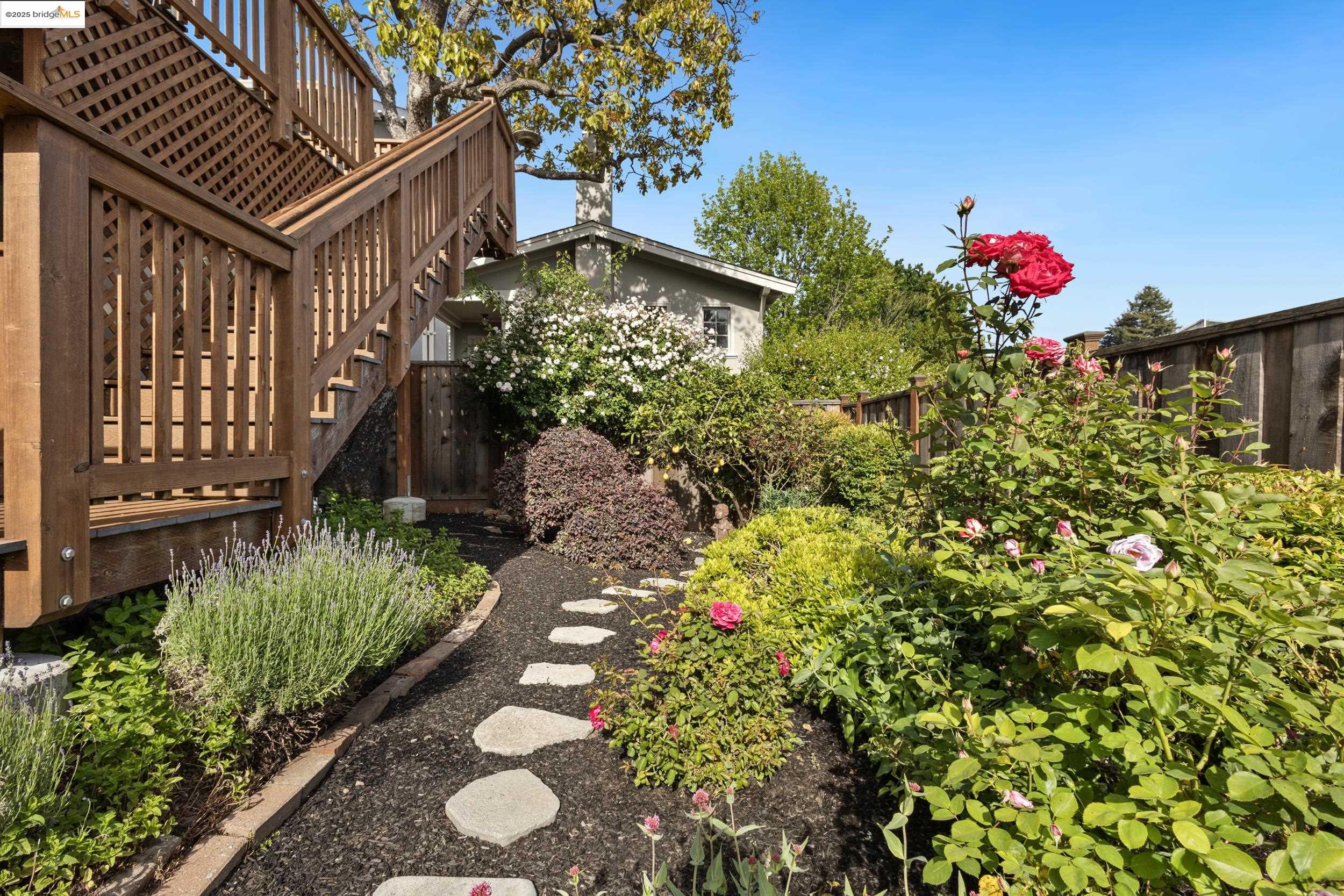 1048 Annerley Rd, Oakland, California 94610, 5 Bedrooms Bedrooms, 7 Rooms Rooms,3 BathroomsBathrooms,Residential,For Sale,1048 Annerley Rd,41097554