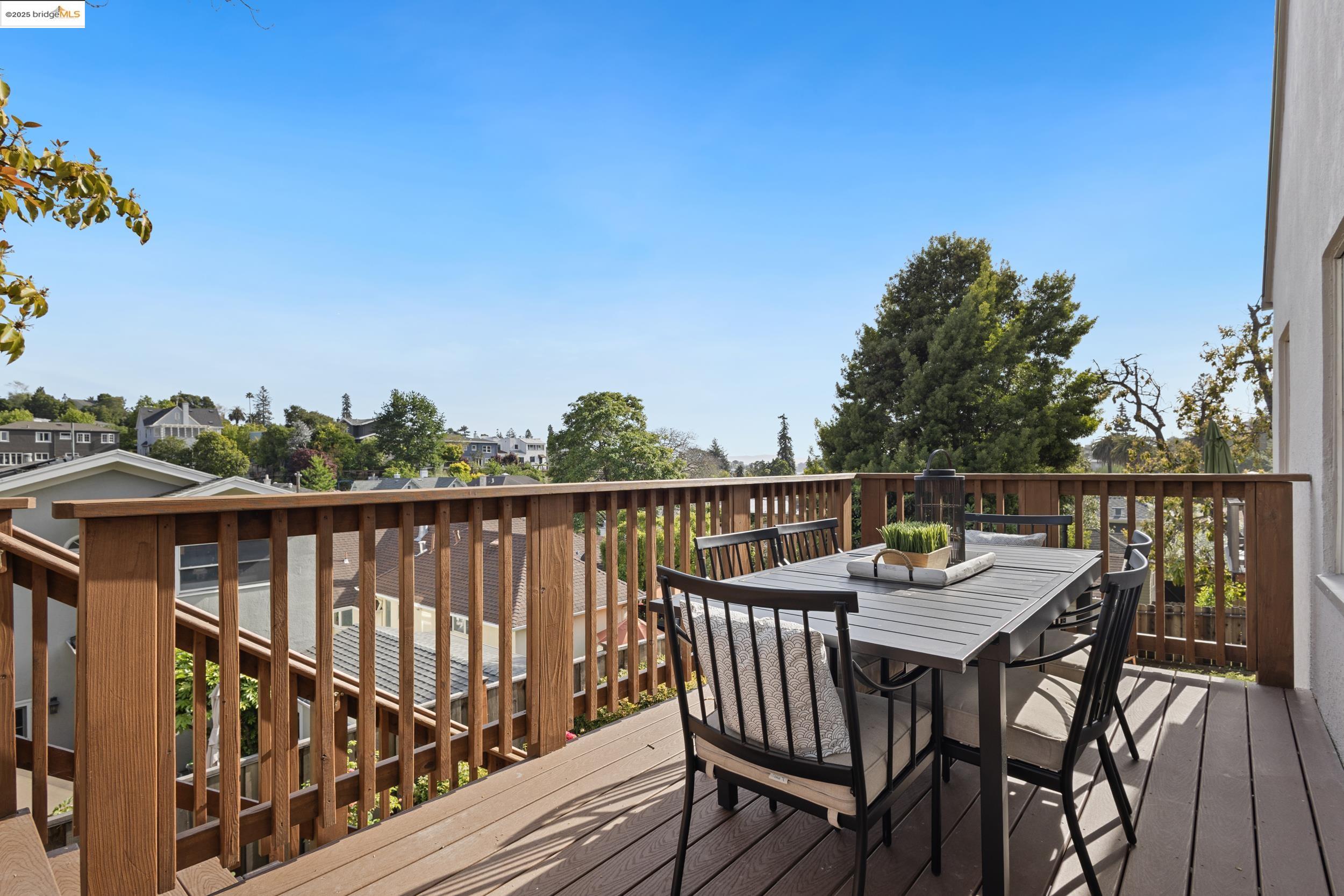 1048 Annerley Rd, Oakland, California 94610, 5 Bedrooms Bedrooms, 7 Rooms Rooms,3 BathroomsBathrooms,Residential,For Sale,1048 Annerley Rd,41097554