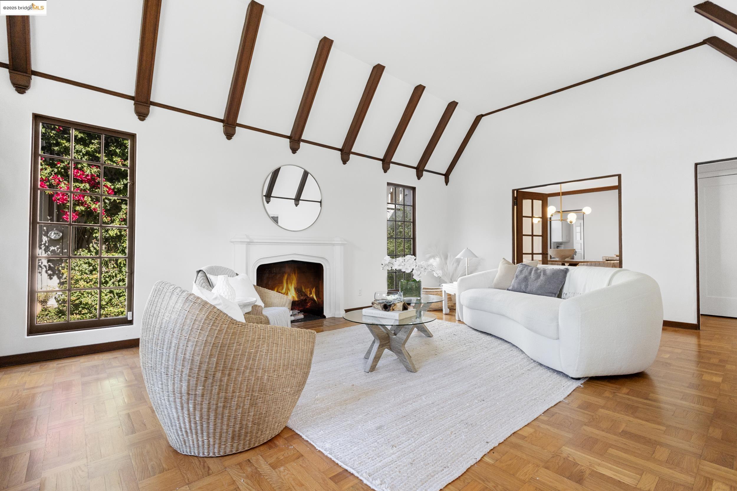 1048 Annerley Rd, Oakland, California 94610, 5 Bedrooms Bedrooms, 7 Rooms Rooms,3 BathroomsBathrooms,Residential,For Sale,1048 Annerley Rd,41097554