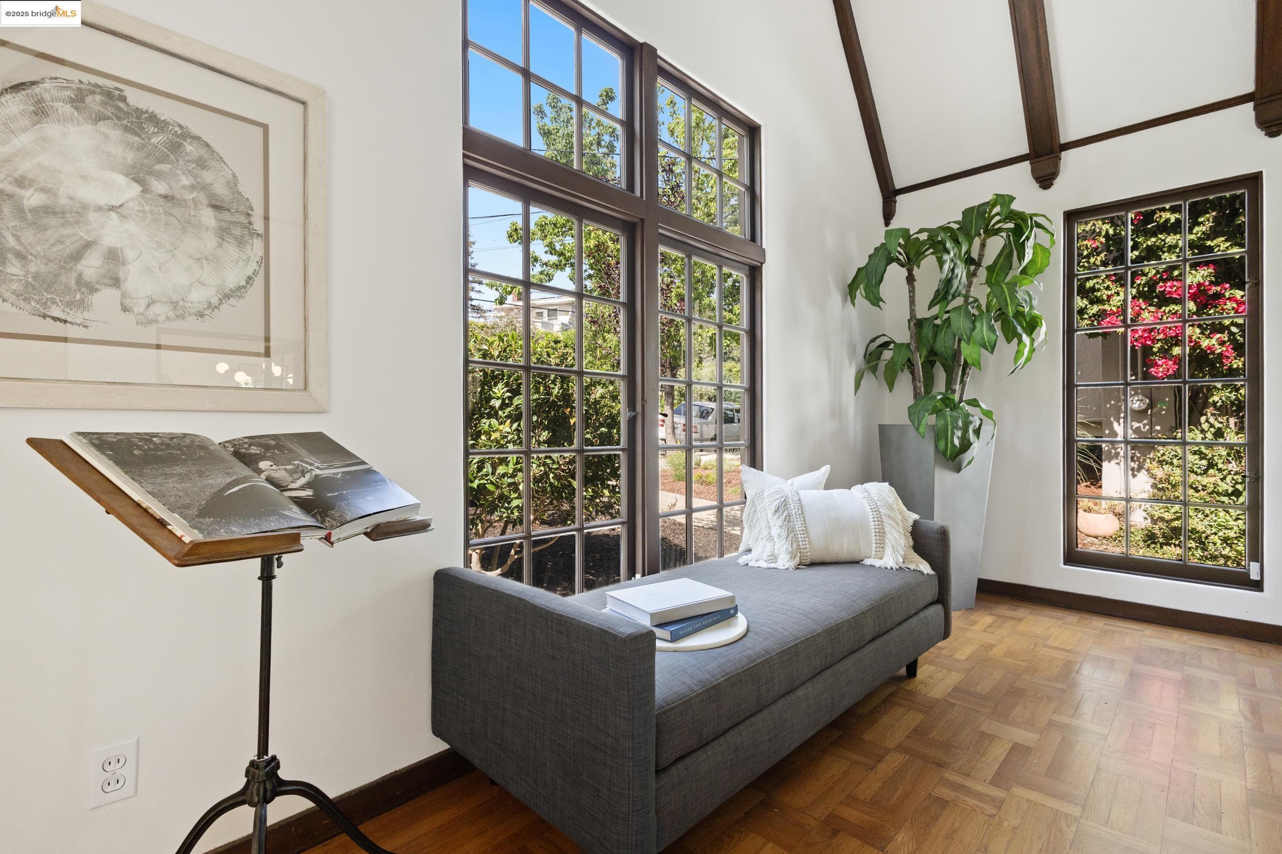 1048 Annerley Rd, Oakland, California 94610, 5 Bedrooms Bedrooms, 7 Rooms Rooms,3 BathroomsBathrooms,Residential,For Sale,1048 Annerley Rd,41097554