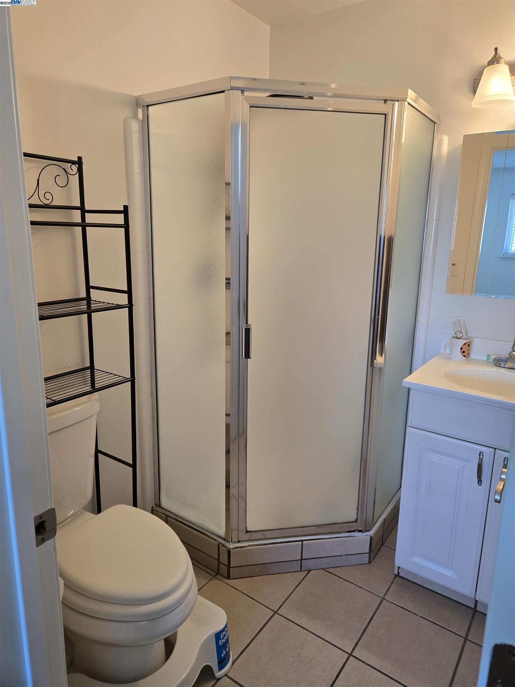 Detail Gallery Image 15 of 24 For 670 Fargo Ave #2,  San Leandro,  CA 94579 - 3 Beds | 2/1 Baths