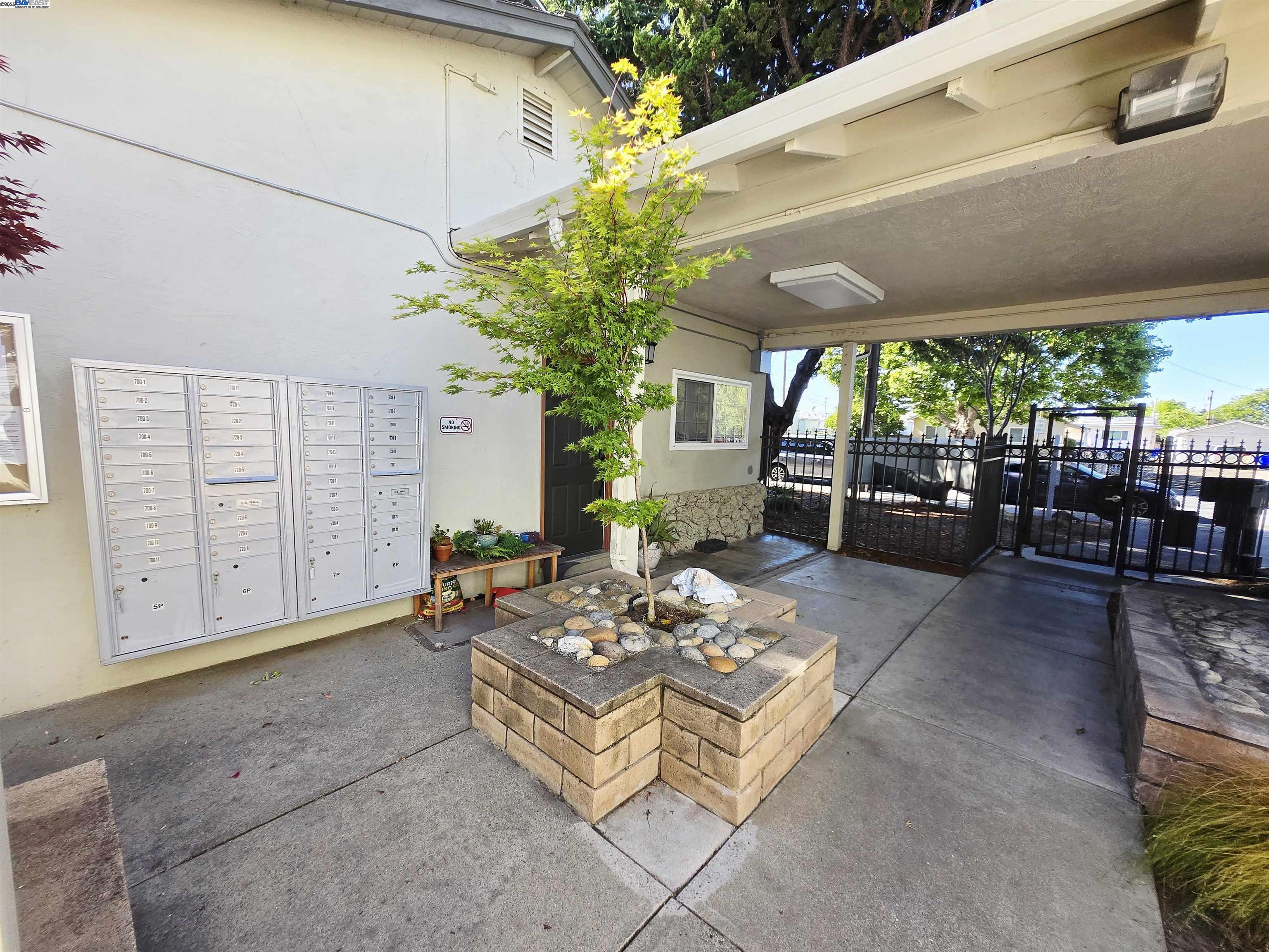 Detail Gallery Image 20 of 24 For 670 Fargo Ave #2,  San Leandro,  CA 94579 - 3 Beds | 2/1 Baths