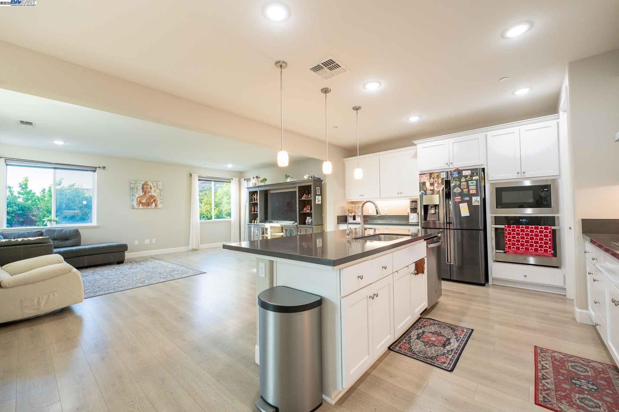Detail Gallery Image 11 of 56 For 625 W Warren Dr, Mountain House,  CA 95391 - 4 Beds | 3/1 Baths