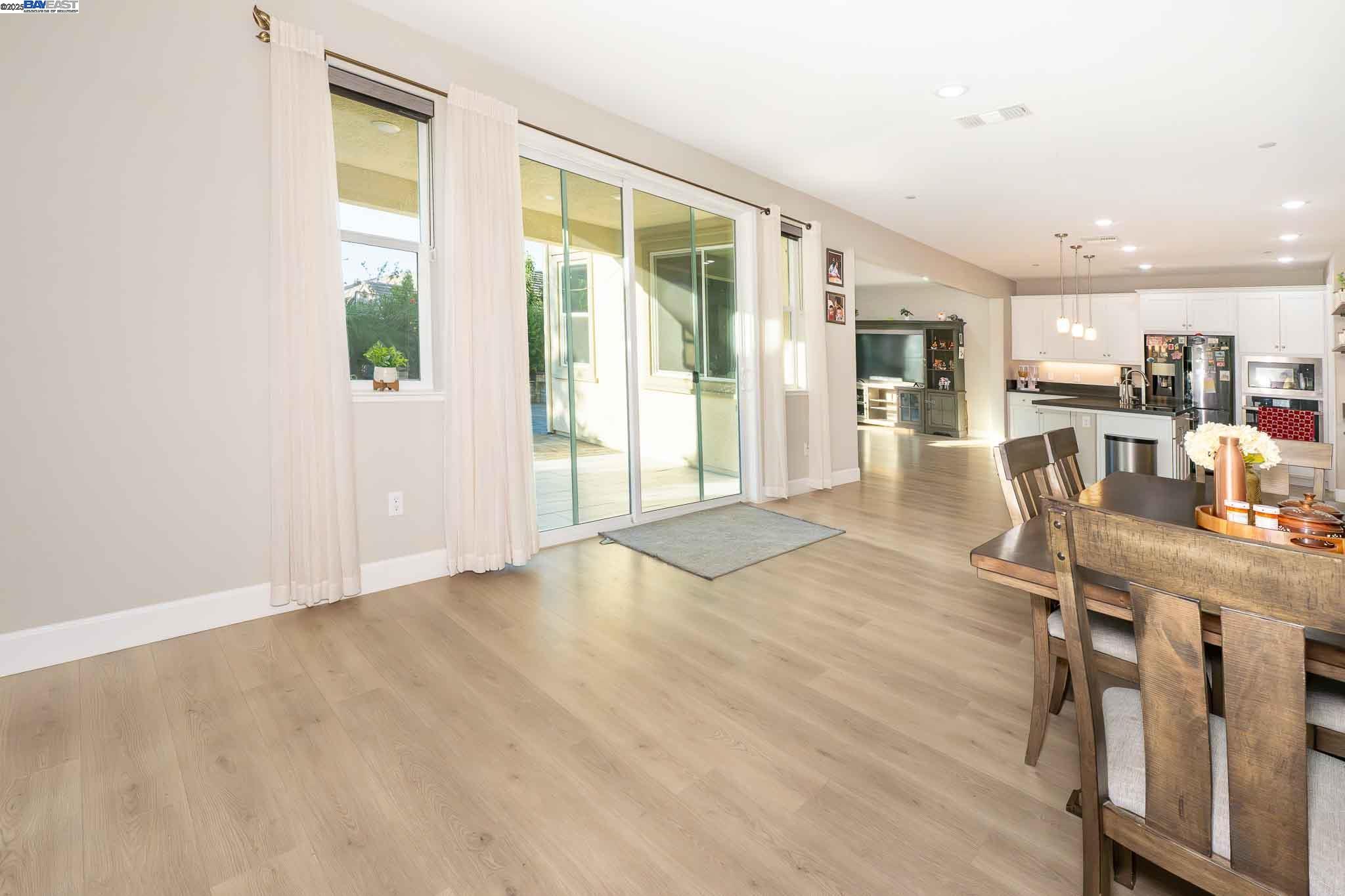 Detail Gallery Image 13 of 56 For 625 W Warren Dr, Mountain House,  CA 95391 - 4 Beds | 3/1 Baths