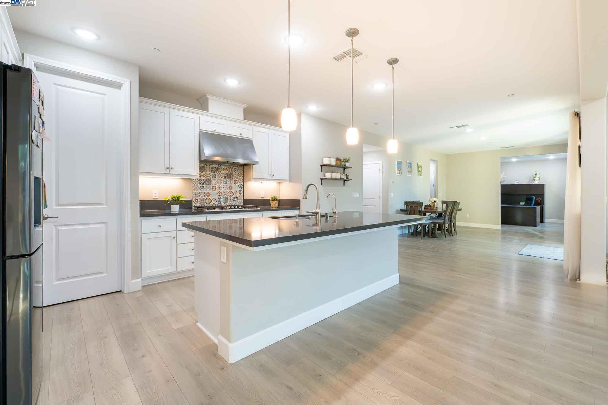 Detail Gallery Image 14 of 56 For 625 W Warren Dr, Mountain House,  CA 95391 - 4 Beds | 3/1 Baths