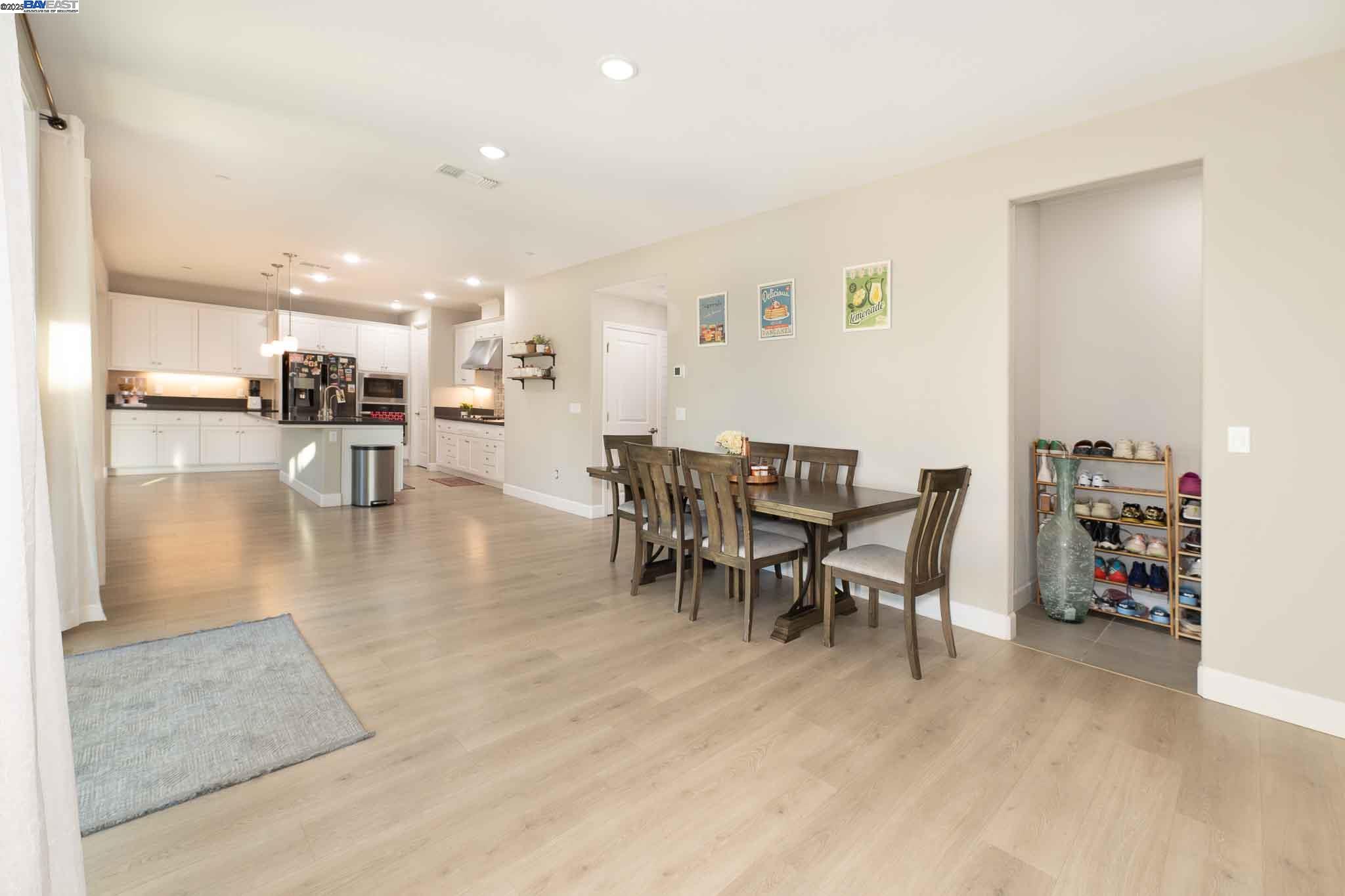 Detail Gallery Image 15 of 56 For 625 W Warren Dr, Mountain House,  CA 95391 - 4 Beds | 3/1 Baths