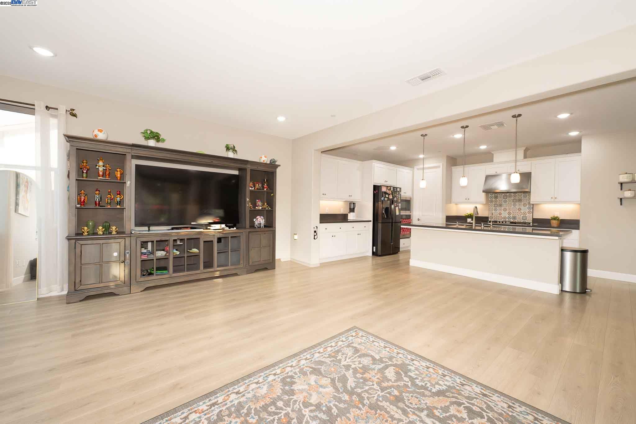 Detail Gallery Image 16 of 56 For 625 W Warren Dr, Mountain House,  CA 95391 - 4 Beds | 3/1 Baths