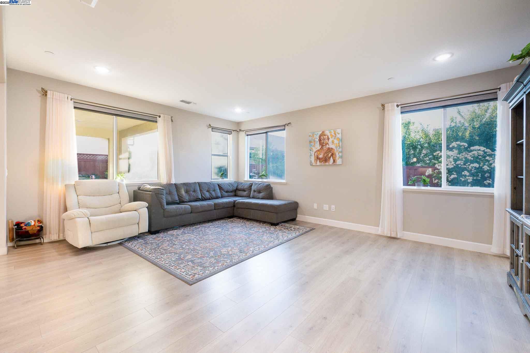 Detail Gallery Image 20 of 56 For 625 W Warren Dr, Mountain House,  CA 95391 - 4 Beds | 3/1 Baths
