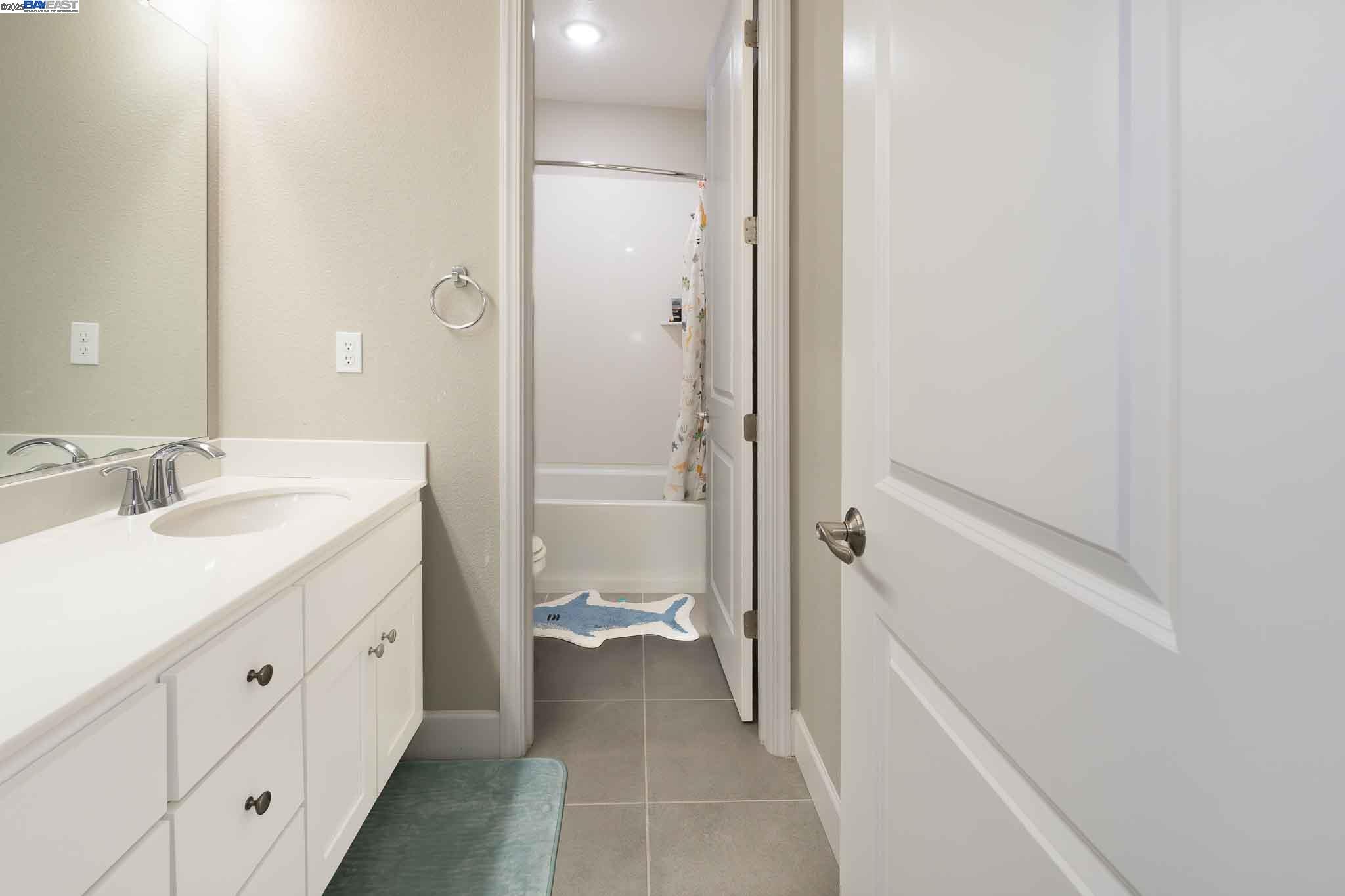 Detail Gallery Image 32 of 56 For 625 W Warren Dr, Mountain House,  CA 95391 - 4 Beds | 3/1 Baths
