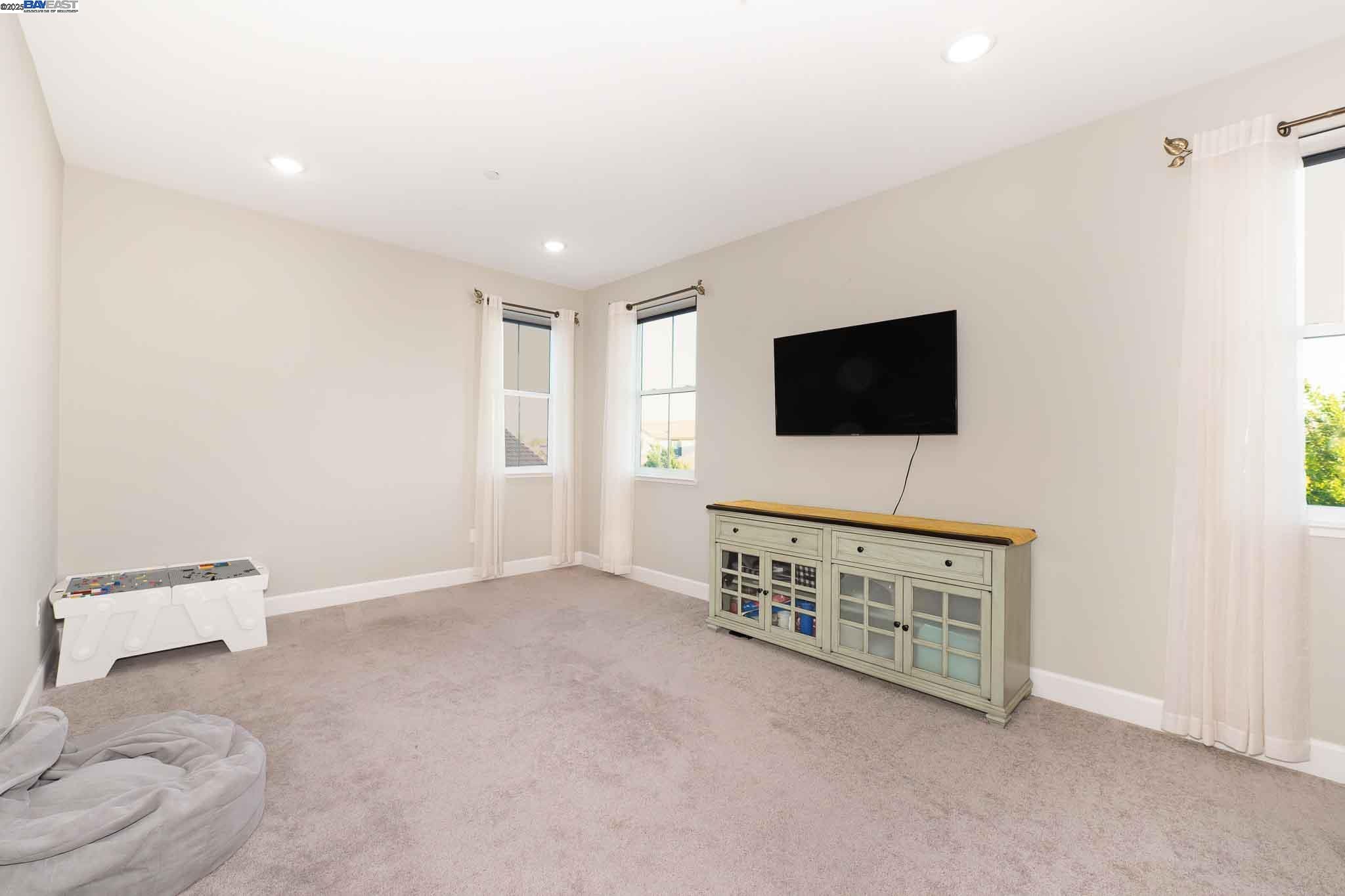 Detail Gallery Image 33 of 56 For 625 W Warren Dr, Mountain House,  CA 95391 - 4 Beds | 3/1 Baths