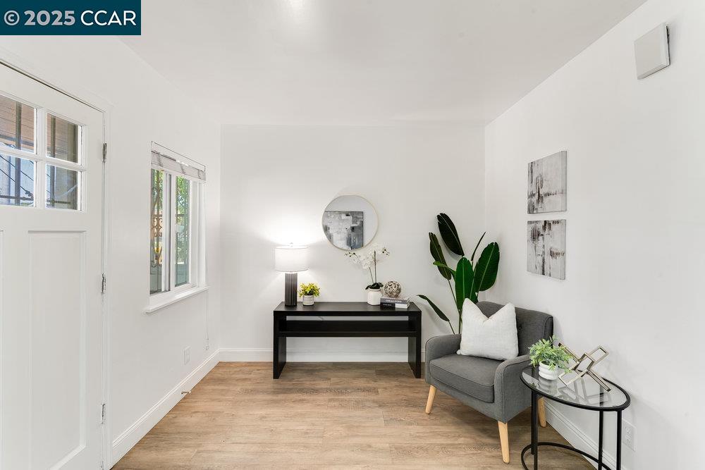 Detail Gallery Image 2 of 20 For 2154 35th Ave, Oakland,  CA 94601 - 2 Beds | 2 Baths