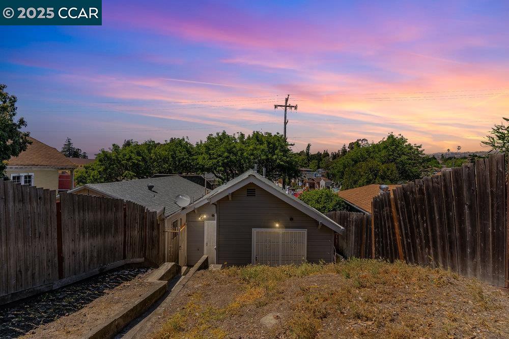 Detail Gallery Image 19 of 20 For 2154 35th Ave, Oakland,  CA 94601 - 2 Beds | 2 Baths