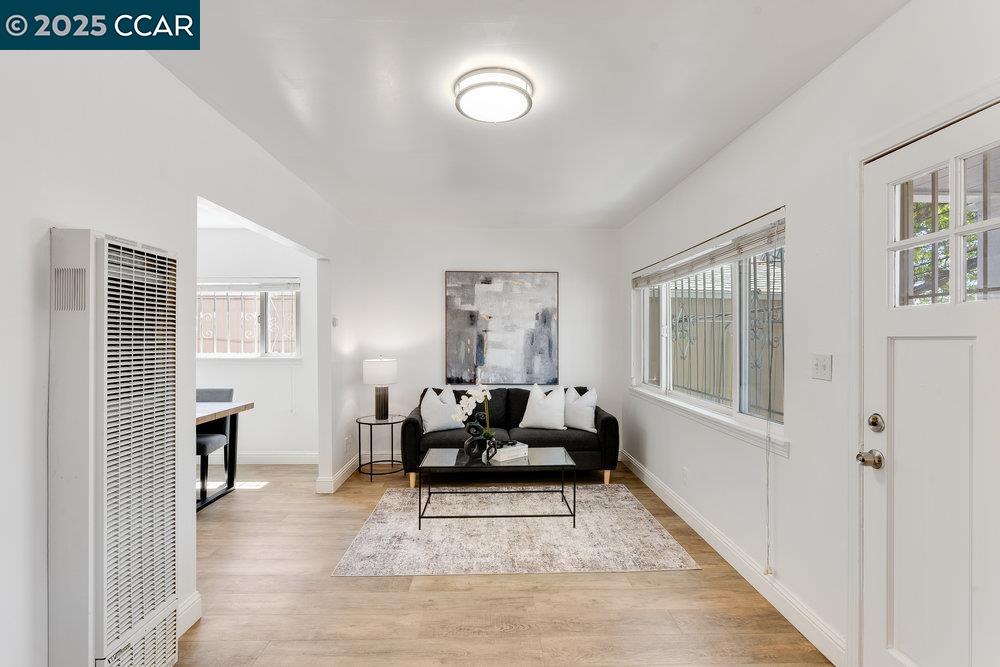 Detail Gallery Image 3 of 20 For 2154 35th Ave, Oakland,  CA 94601 - 2 Beds | 2 Baths