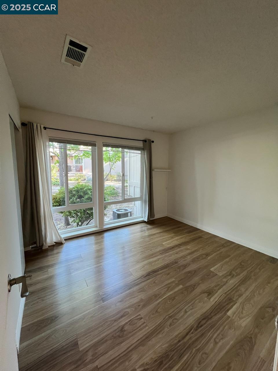 Detail Gallery Image 12 of 33 For 438 Ridgeview Dr, Pleasant Hill,  CA 94523 - 2 Beds | 1/1 Baths