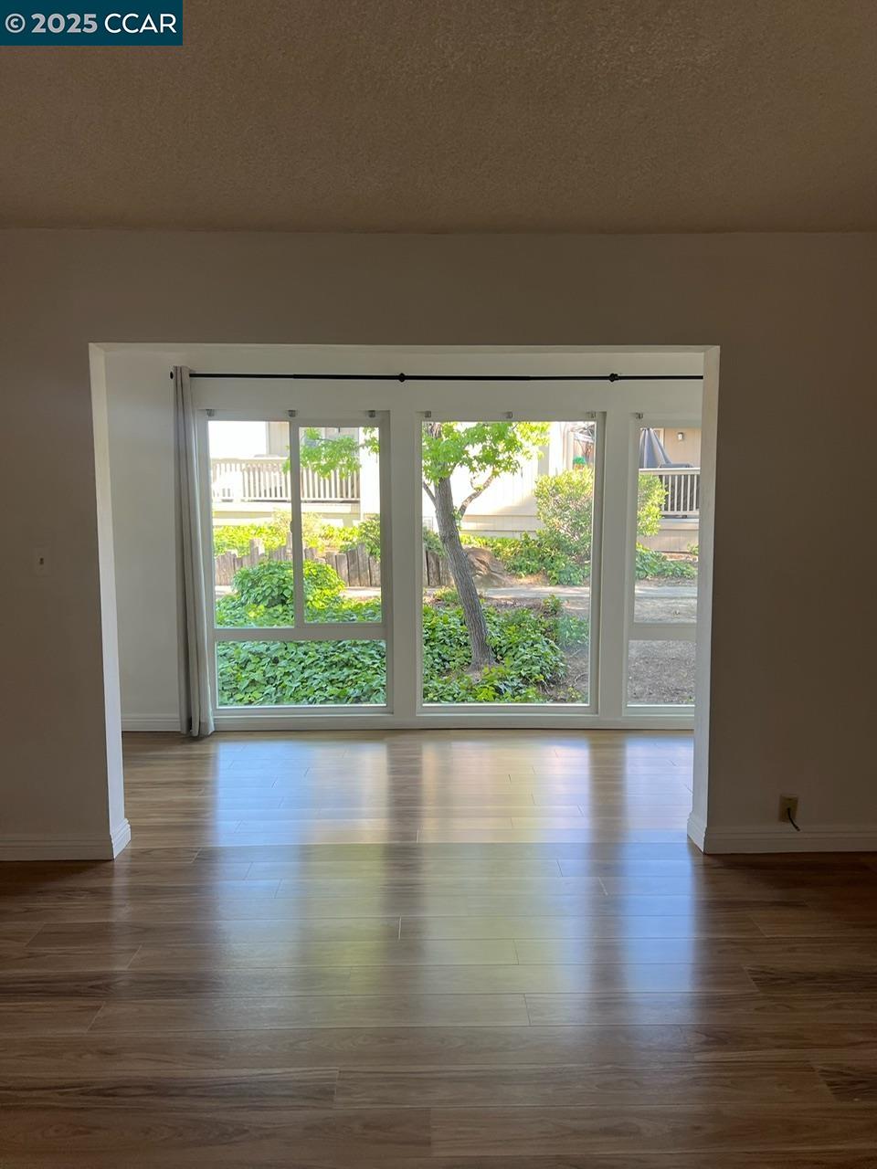 Detail Gallery Image 14 of 33 For 438 Ridgeview Dr, Pleasant Hill,  CA 94523 - 2 Beds | 1/1 Baths