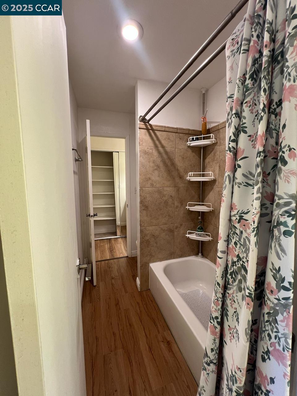 Detail Gallery Image 20 of 33 For 438 Ridgeview Dr, Pleasant Hill,  CA 94523 - 2 Beds | 1/1 Baths