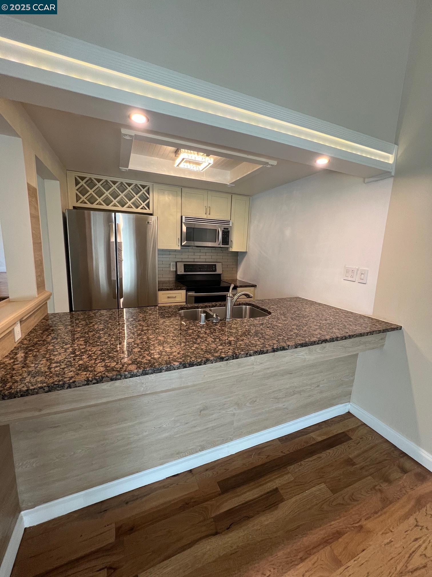 Detail Gallery Image 27 of 33 For 438 Ridgeview Dr, Pleasant Hill,  CA 94523 - 2 Beds | 1/1 Baths