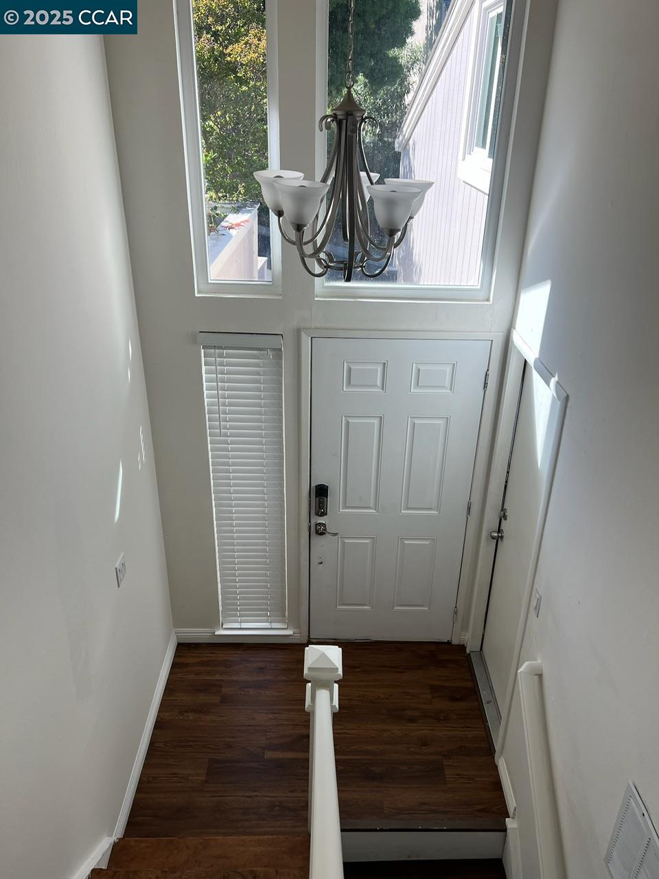 Detail Gallery Image 5 of 33 For 438 Ridgeview Dr, Pleasant Hill,  CA 94523 - 2 Beds | 1/1 Baths