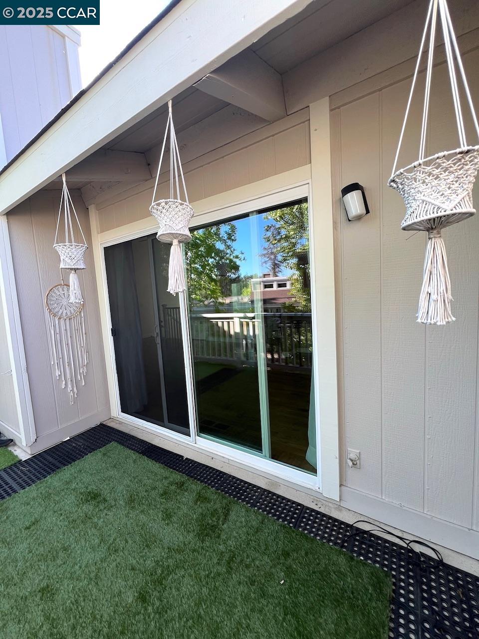 Detail Gallery Image 8 of 33 For 438 Ridgeview Dr, Pleasant Hill,  CA 94523 - 2 Beds | 1/1 Baths