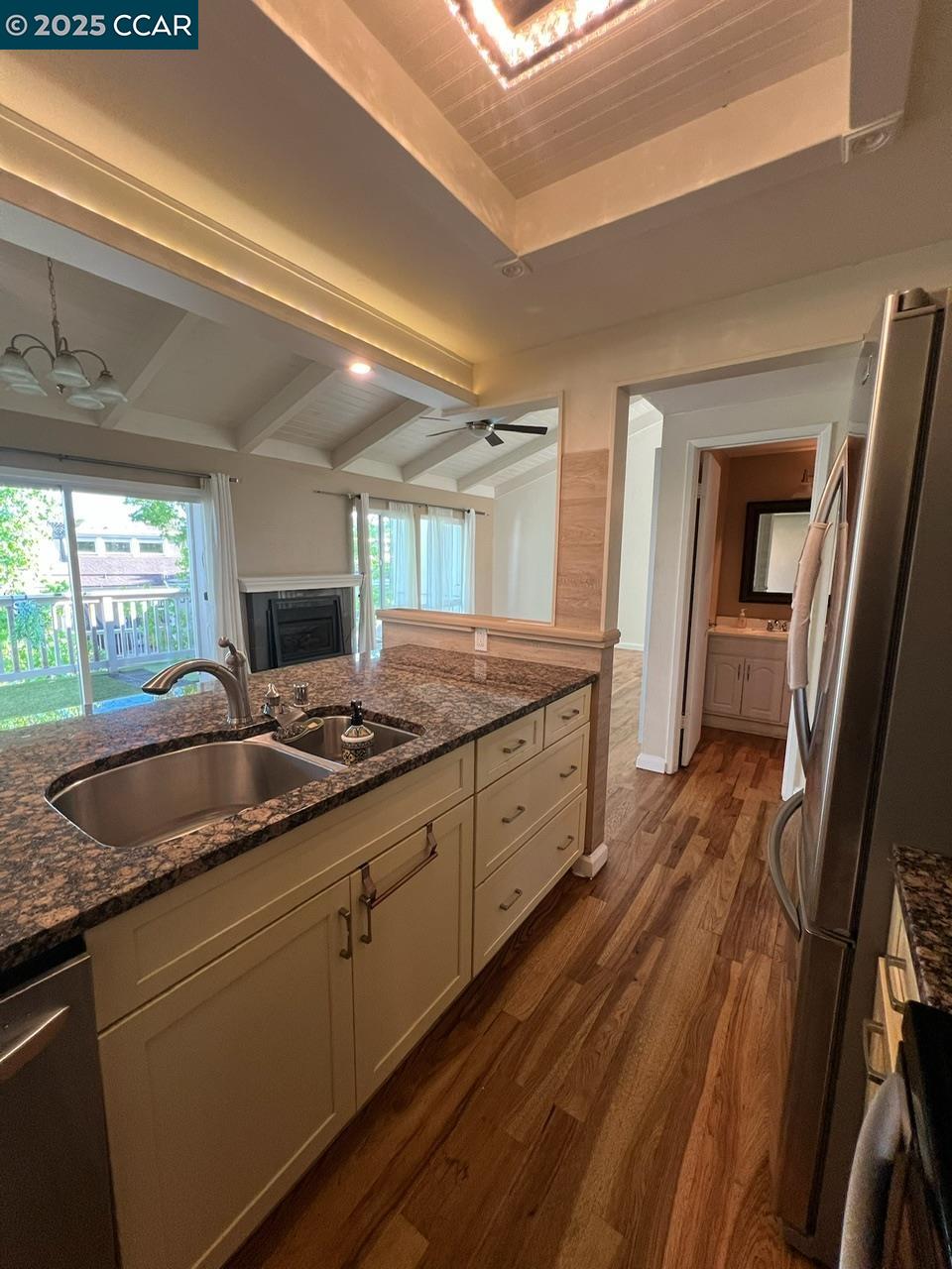 Detail Gallery Image 10 of 33 For 438 Ridgeview Dr, Pleasant Hill,  CA 94523 - 2 Beds | 1/1 Baths