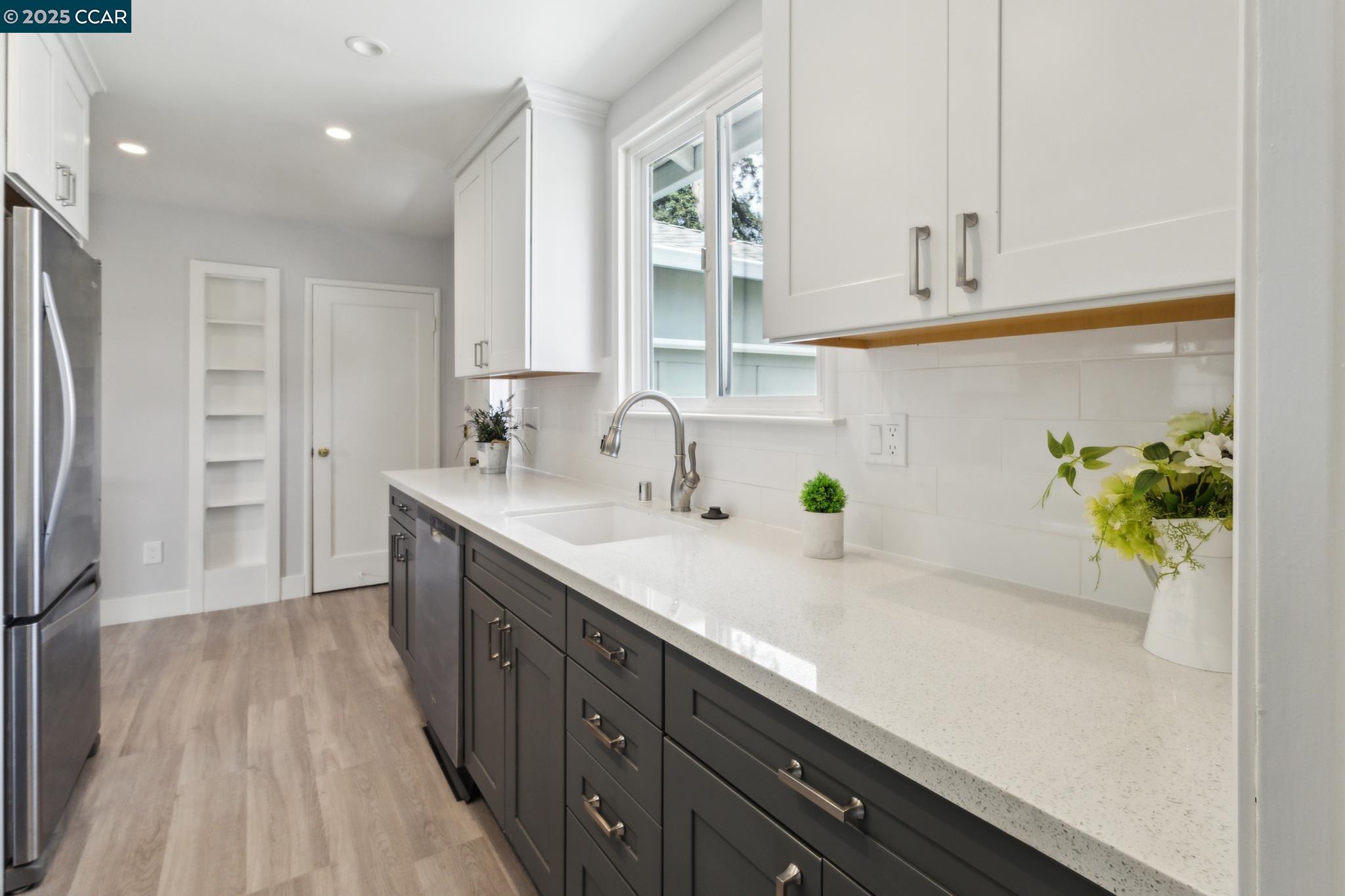 Detail Gallery Image 12 of 41 For 2410 Alameda De Las Pulgas, San Mateo,  CA 94403 - 2 Beds | 1 Baths