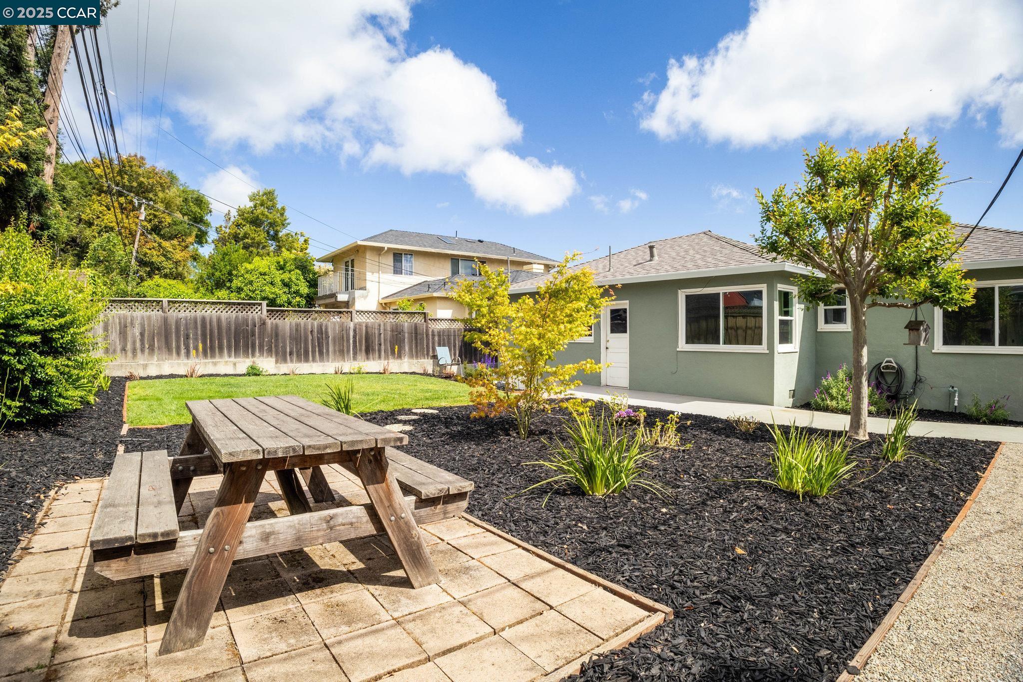 Detail Gallery Image 26 of 41 For 2410 Alameda De Las Pulgas, San Mateo,  CA 94403 - 2 Beds | 1 Baths