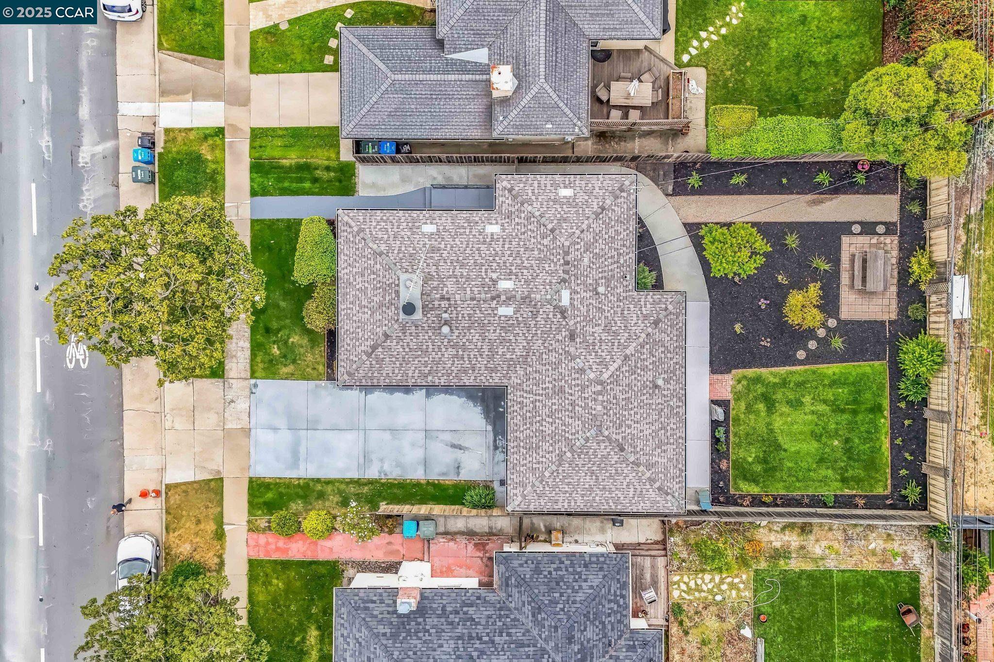 Detail Gallery Image 31 of 41 For 2410 Alameda De Las Pulgas, San Mateo,  CA 94403 - 2 Beds | 1 Baths