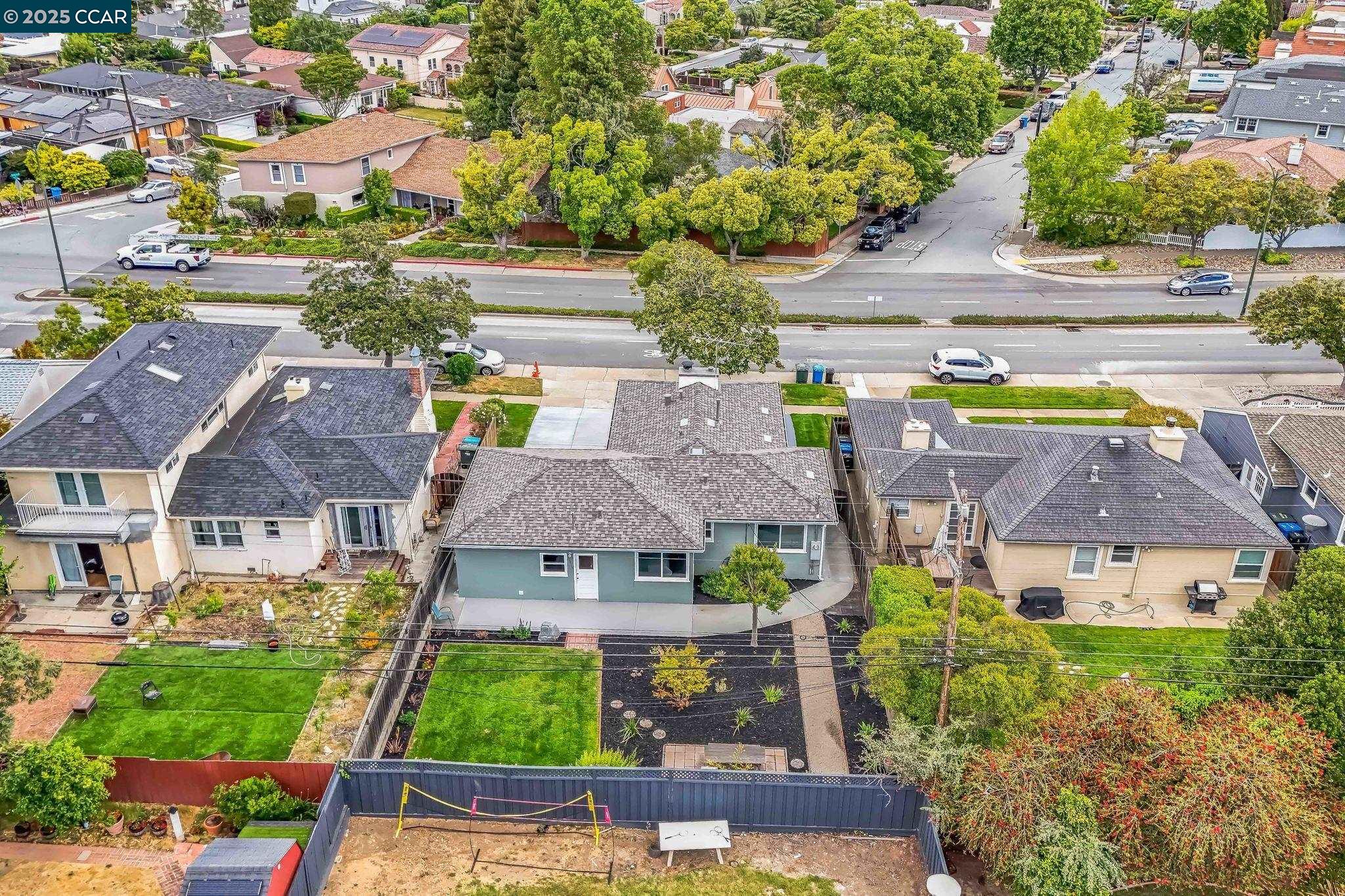 Detail Gallery Image 33 of 41 For 2410 Alameda De Las Pulgas, San Mateo,  CA 94403 - 2 Beds | 1 Baths