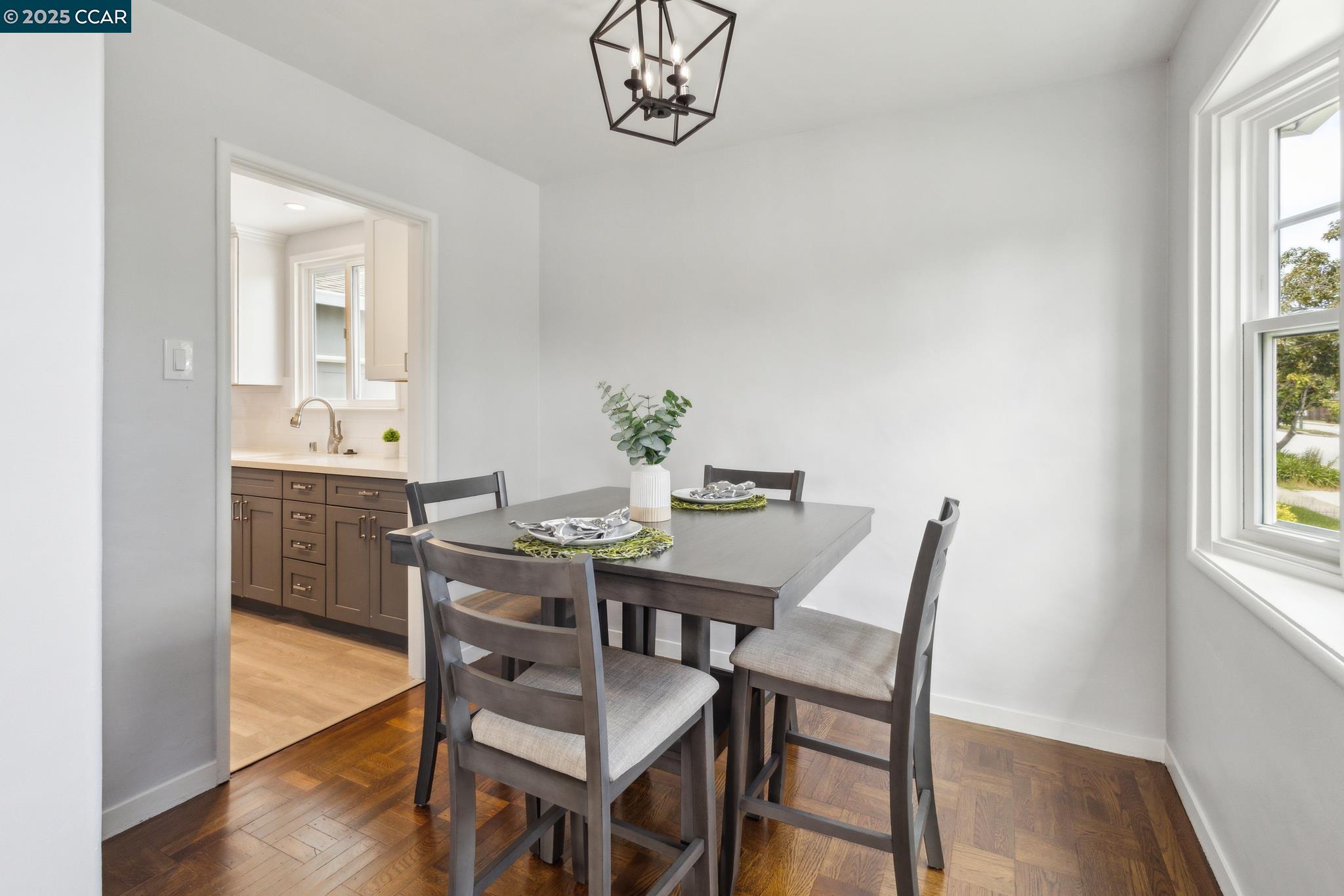 Detail Gallery Image 7 of 41 For 2410 Alameda De Las Pulgas, San Mateo,  CA 94403 - 2 Beds | 1 Baths