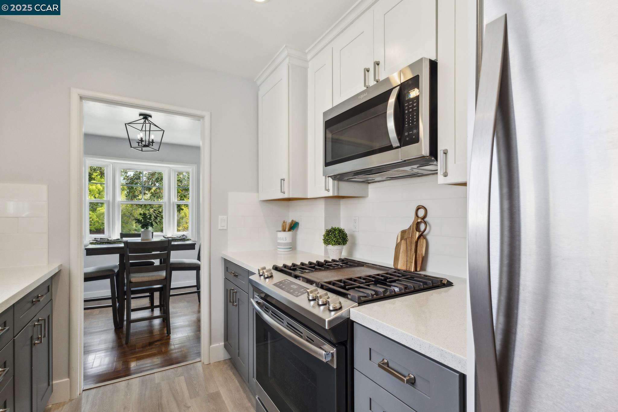 Detail Gallery Image 9 of 41 For 2410 Alameda De Las Pulgas, San Mateo,  CA 94403 - 2 Beds | 1 Baths