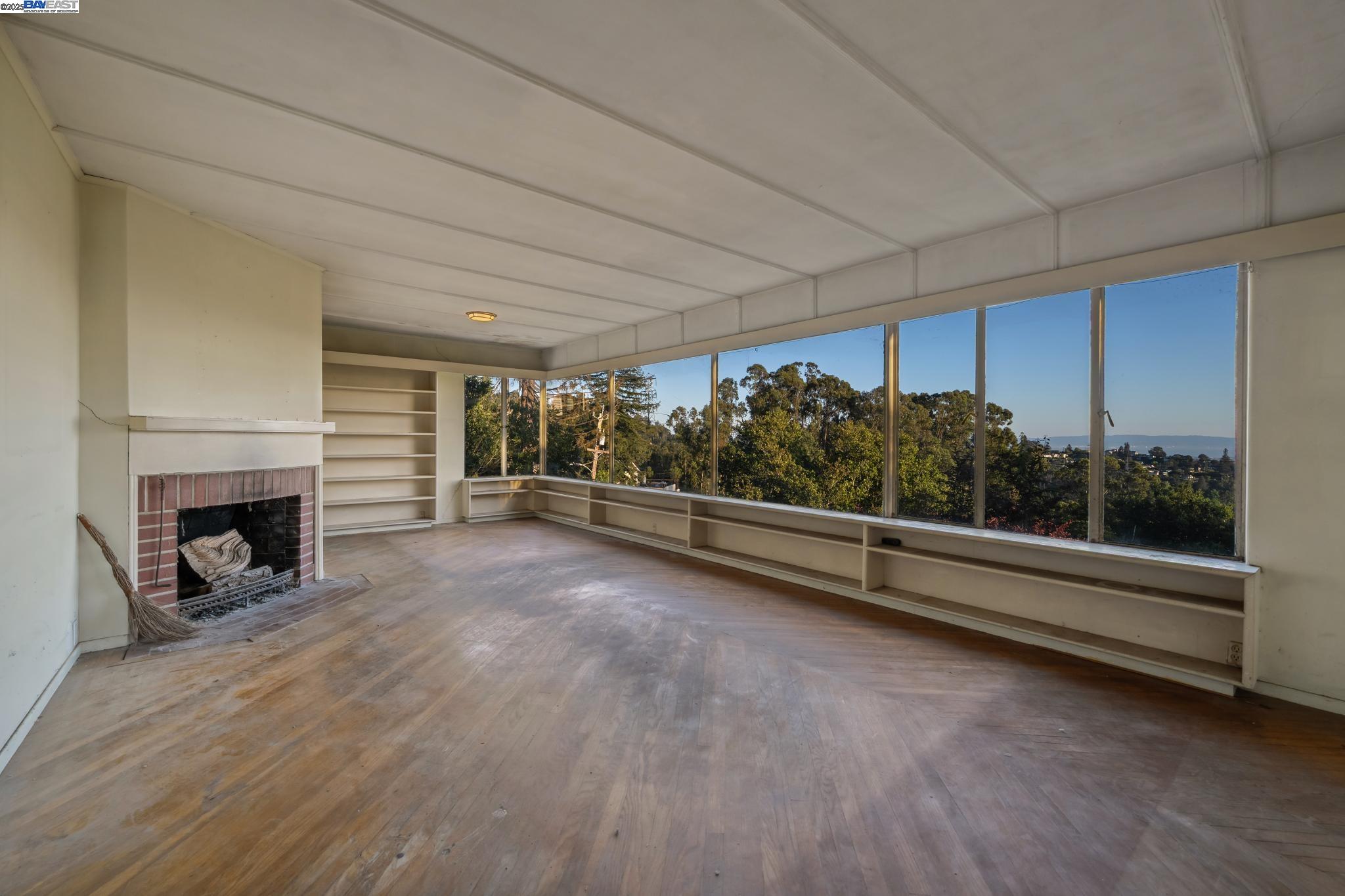 Detail Gallery Image 11 of 38 For 5915 Rincon Drive, Oakland,  CA 94611 - 2 Beds | 1 Baths
