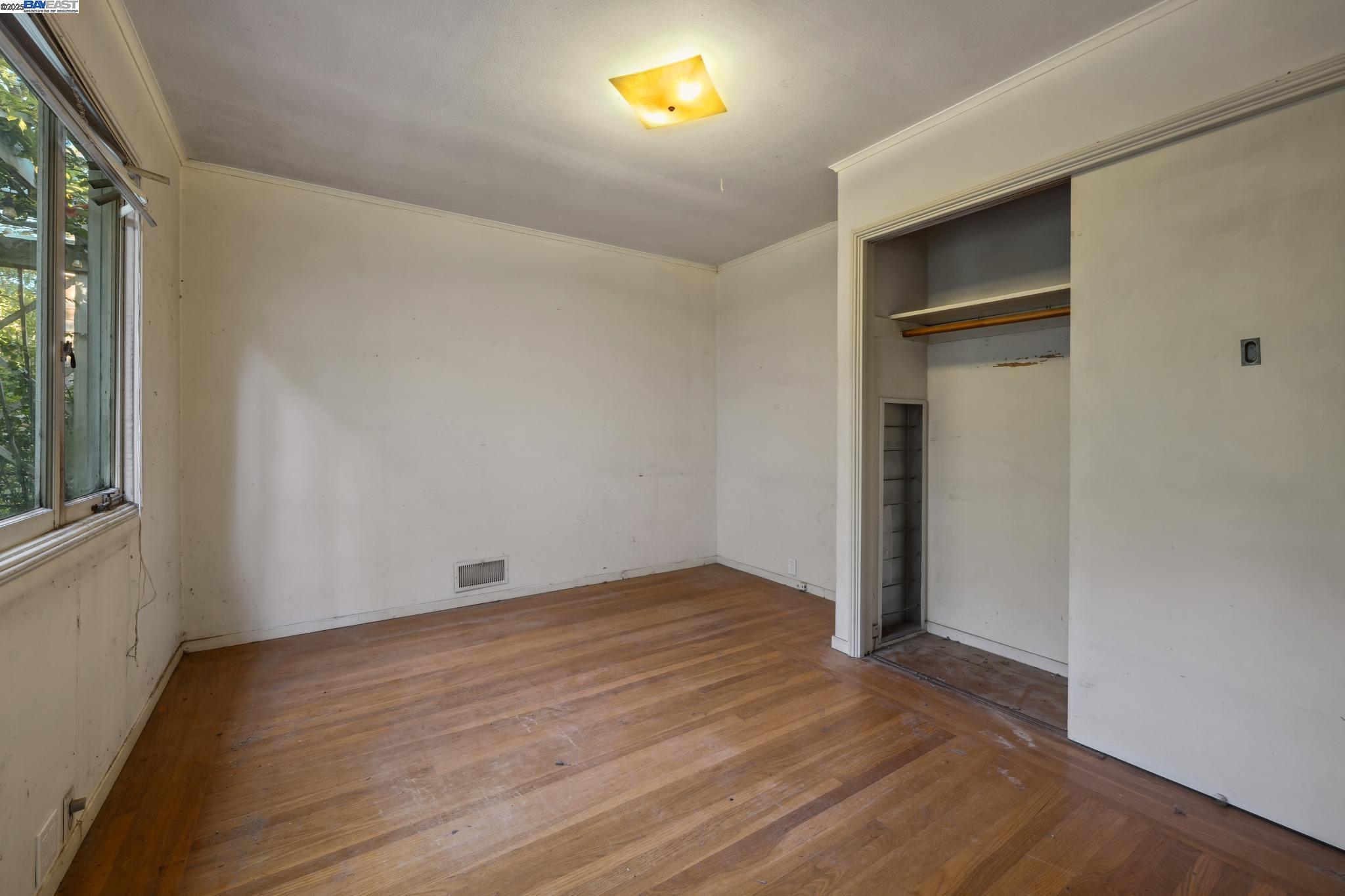 Detail Gallery Image 18 of 38 For 5915 Rincon Drive, Oakland,  CA 94611 - 2 Beds | 1 Baths
