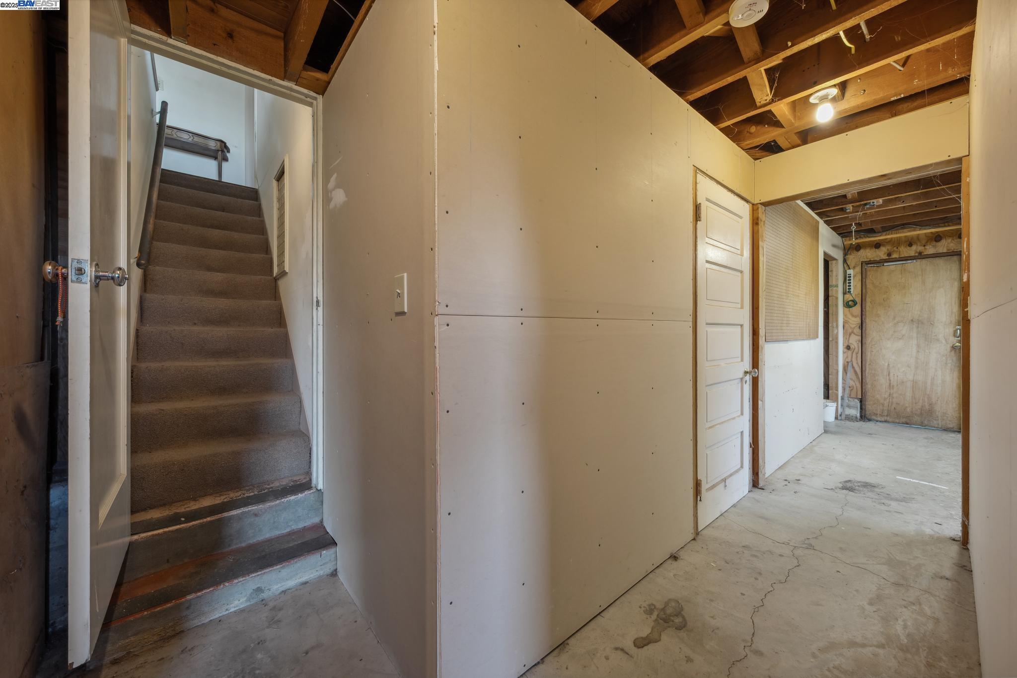 Detail Gallery Image 20 of 38 For 5915 Rincon Drive, Oakland,  CA 94611 - 2 Beds | 1 Baths