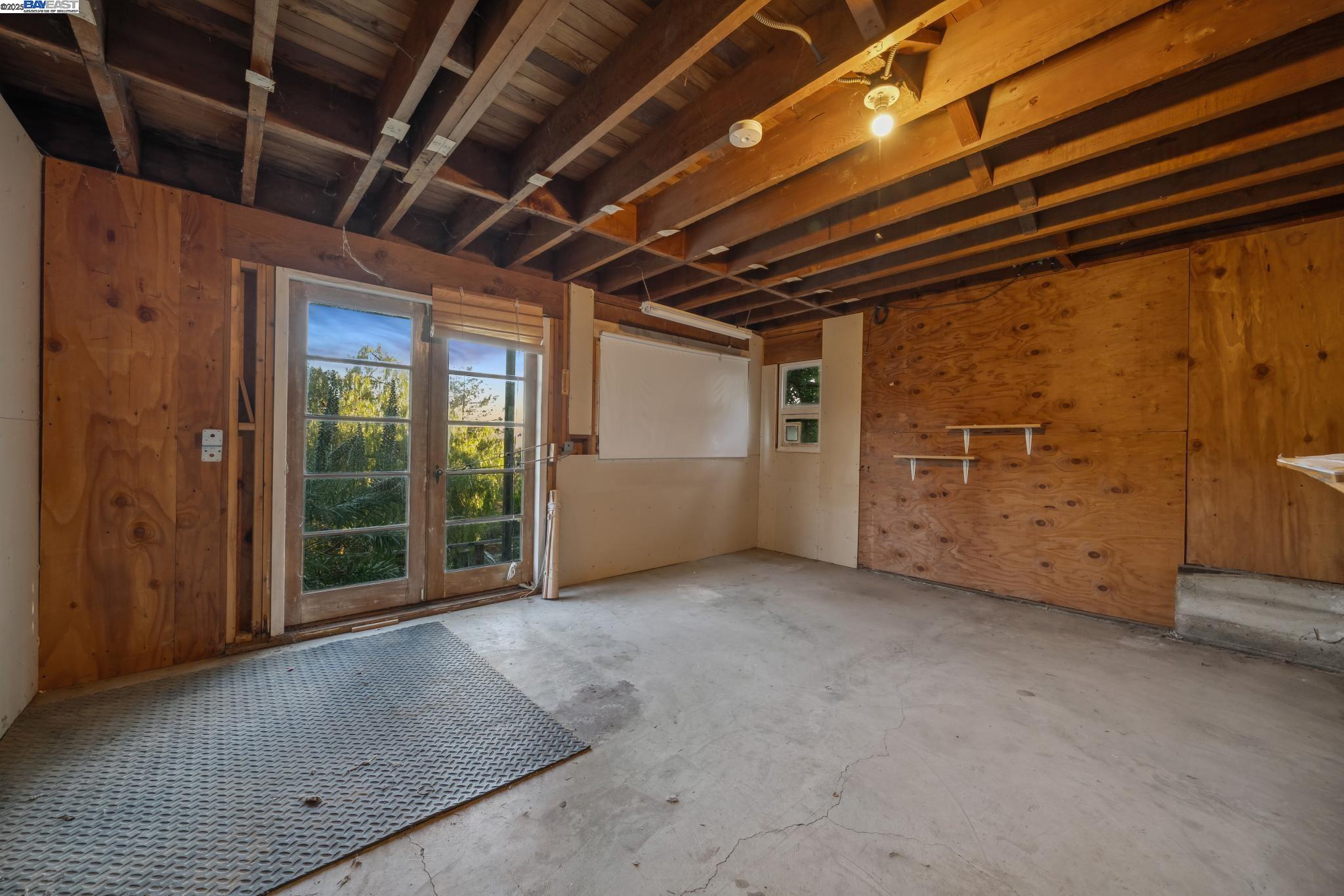 Detail Gallery Image 21 of 38 For 5915 Rincon Drive, Oakland,  CA 94611 - 2 Beds | 1 Baths