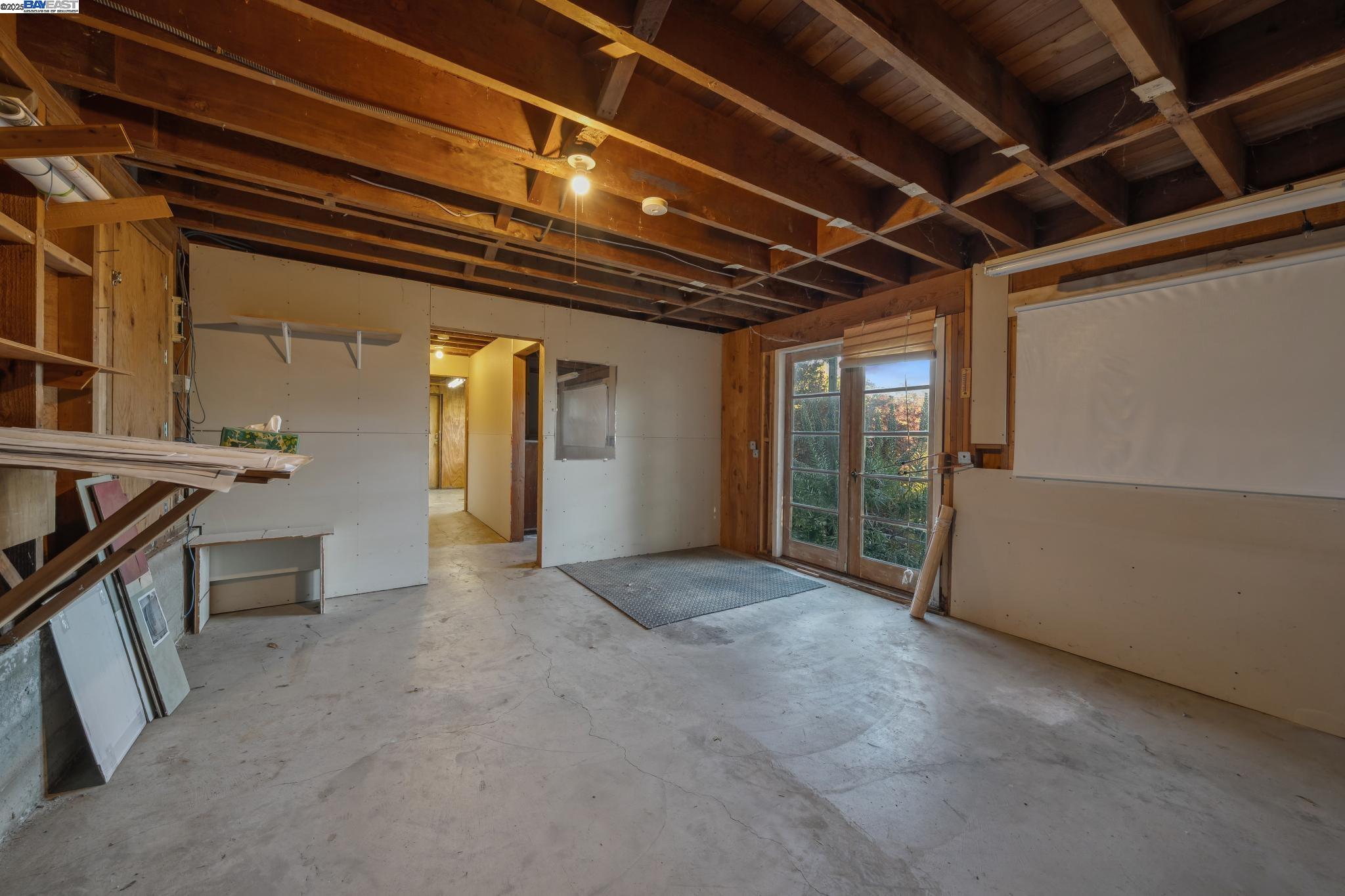 Detail Gallery Image 23 of 38 For 5915 Rincon Drive, Oakland,  CA 94611 - 2 Beds | 1 Baths