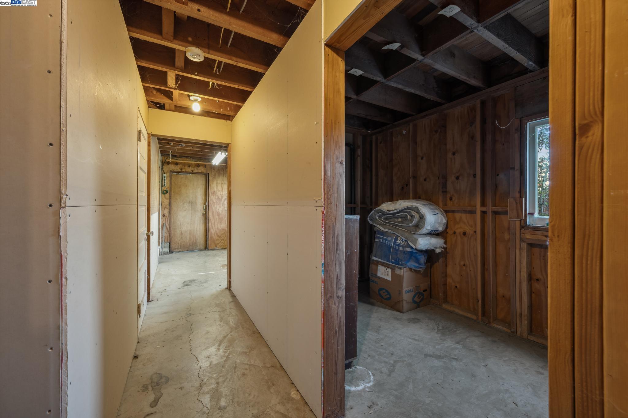 Detail Gallery Image 24 of 38 For 5915 Rincon Drive, Oakland,  CA 94611 - 2 Beds | 1 Baths