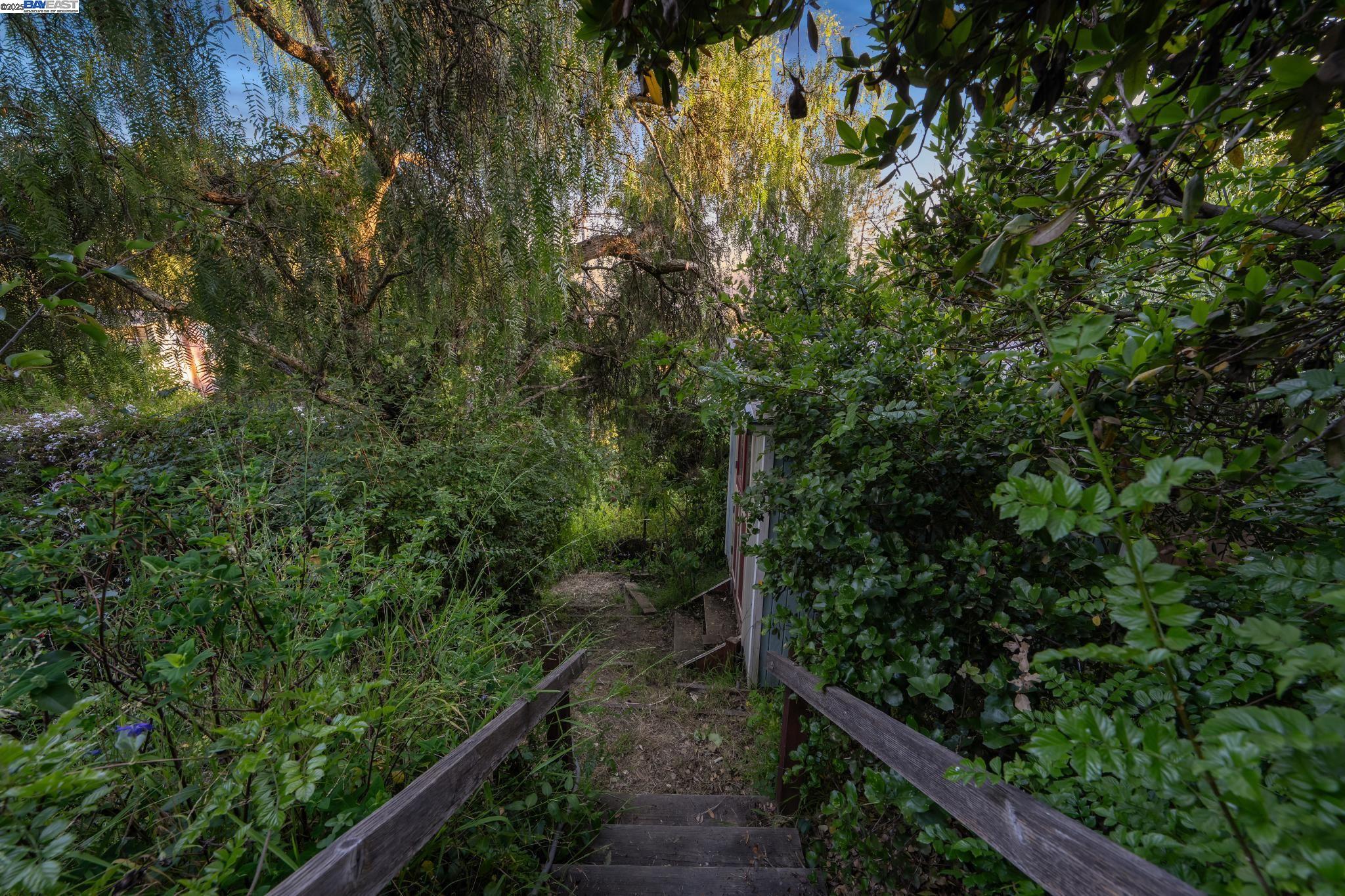 Detail Gallery Image 30 of 38 For 5915 Rincon Drive, Oakland,  CA 94611 - 2 Beds | 1 Baths