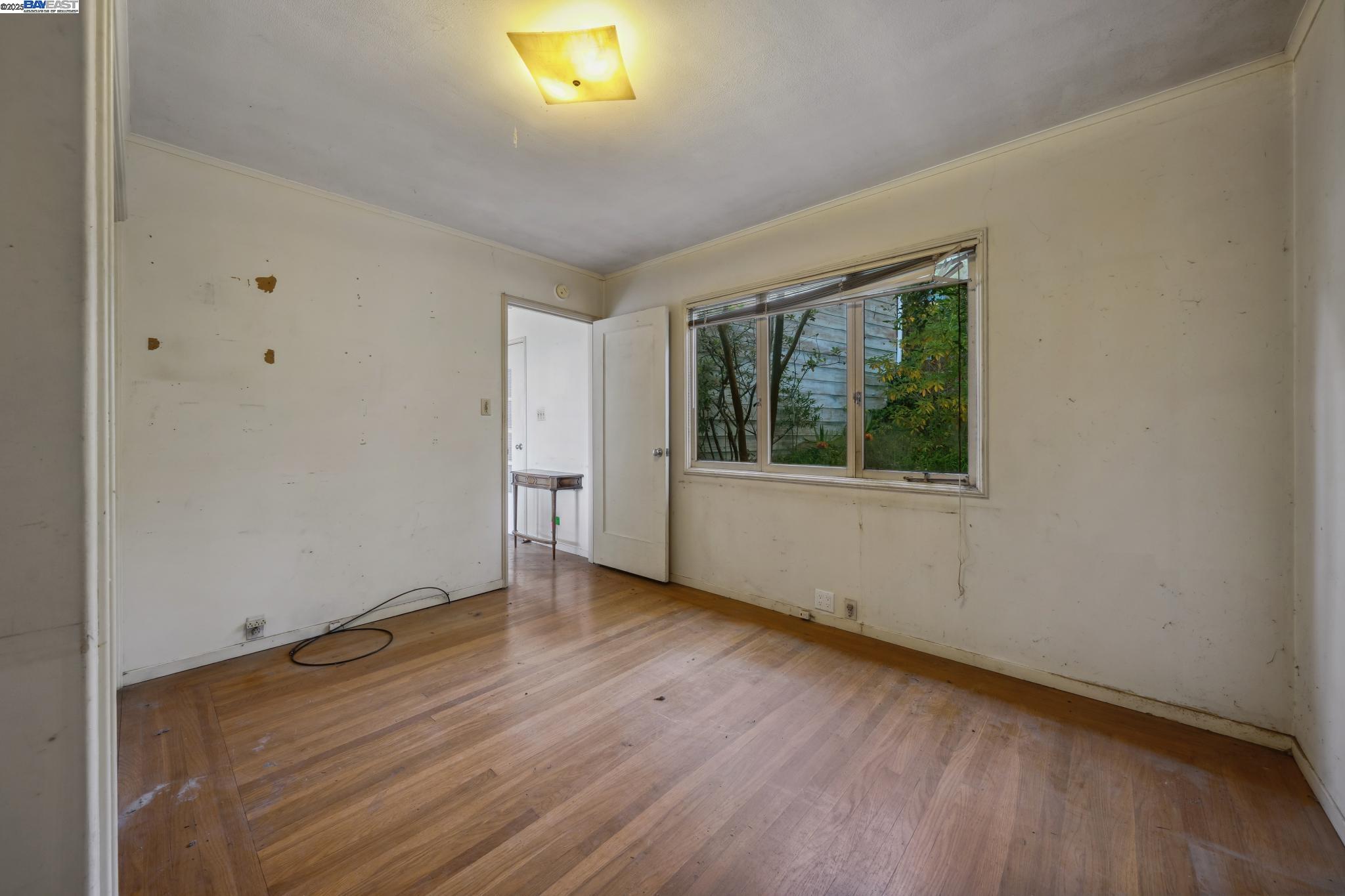 Detail Gallery Image 37 of 38 For 5915 Rincon Drive, Oakland,  CA 94611 - 2 Beds | 1 Baths