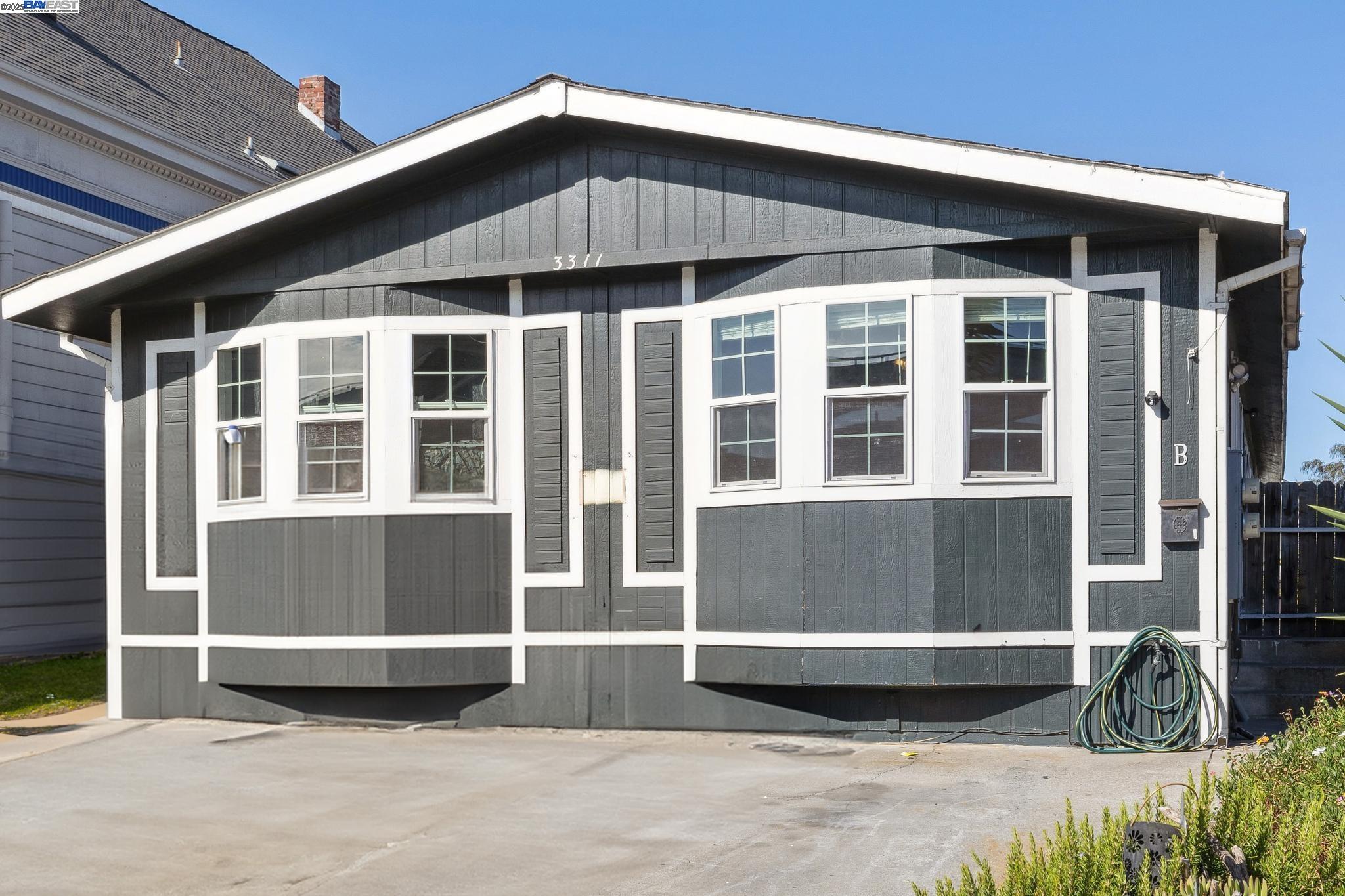 Detail Gallery Image 1 of 19 For 3311 Martin Luther King Jr Way, Oakland,  CA 94609 - – Beds | – Baths