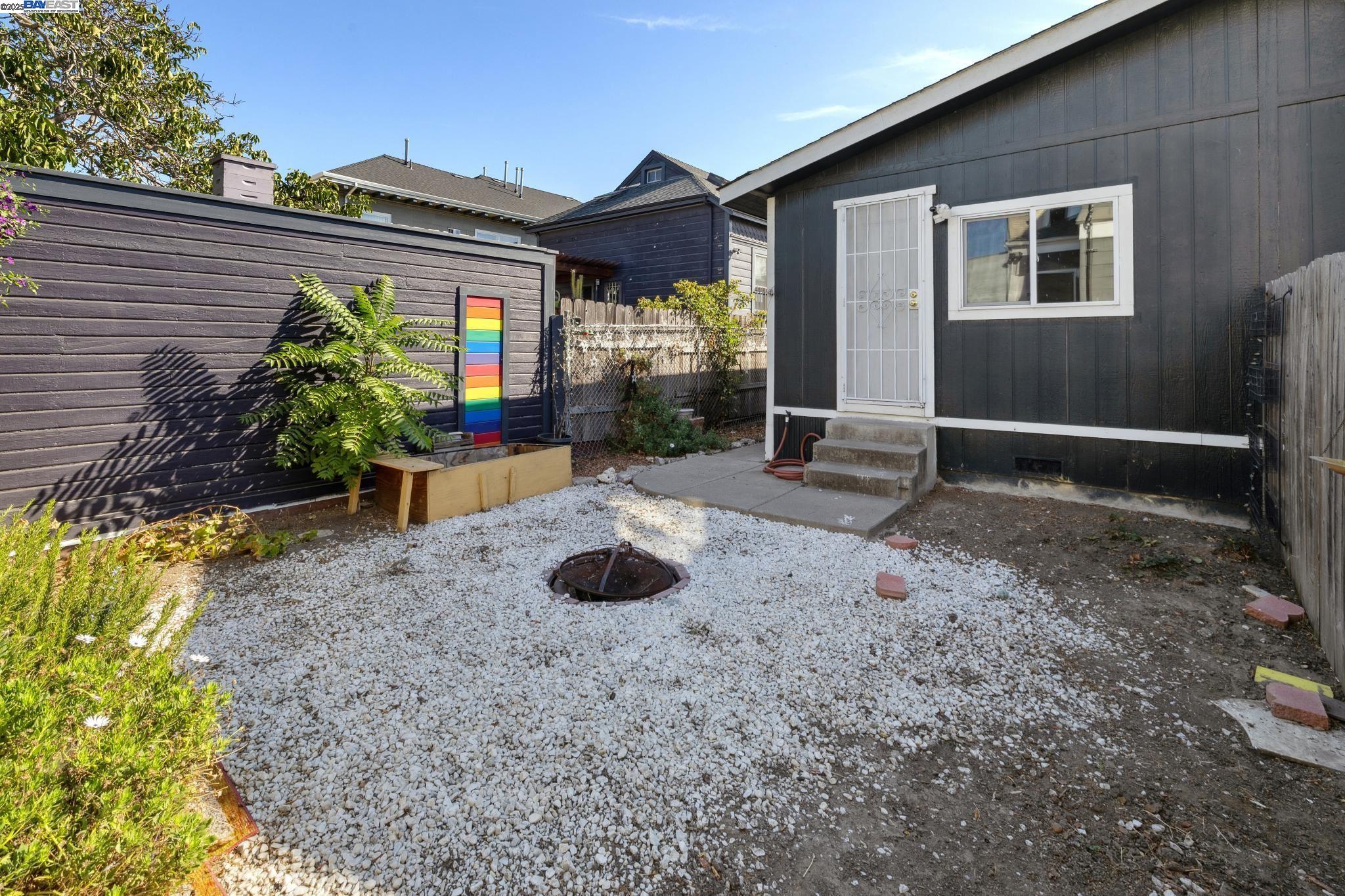 Detail Gallery Image 2 of 19 For 3311 Martin Luther King Jr Way, Oakland,  CA 94609 - – Beds | – Baths