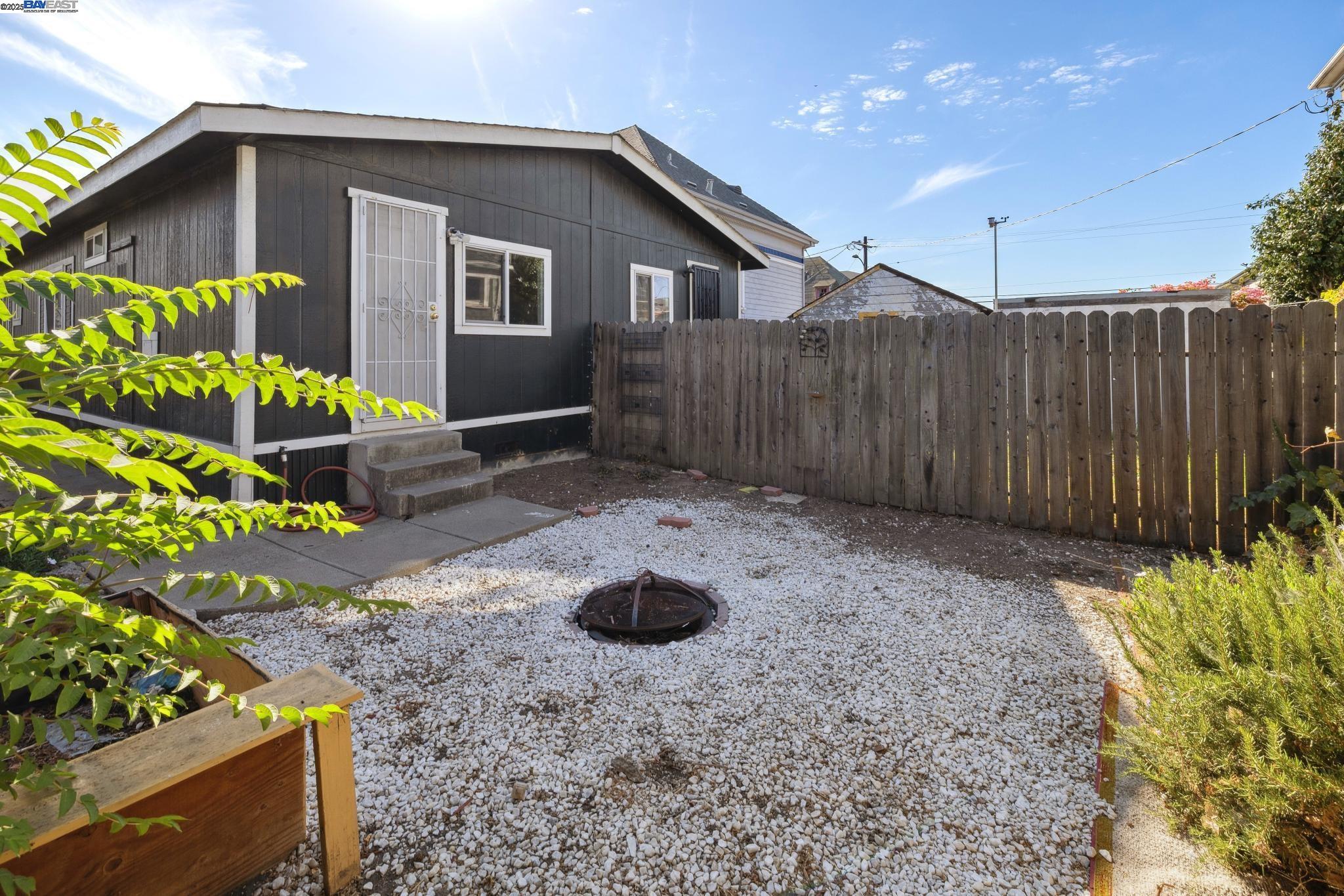Detail Gallery Image 18 of 19 For 3311 Martin Luther King Jr Way, Oakland,  CA 94609 - – Beds | – Baths