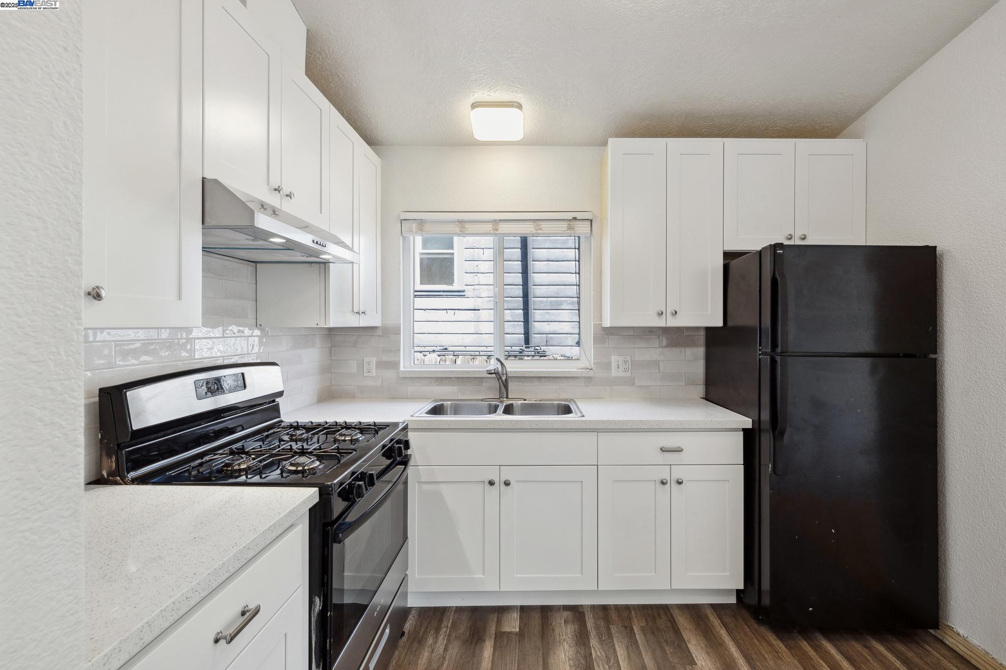 Detail Gallery Image 4 of 19 For 3311 Martin Luther King Jr Way, Oakland,  CA 94609 - – Beds | – Baths