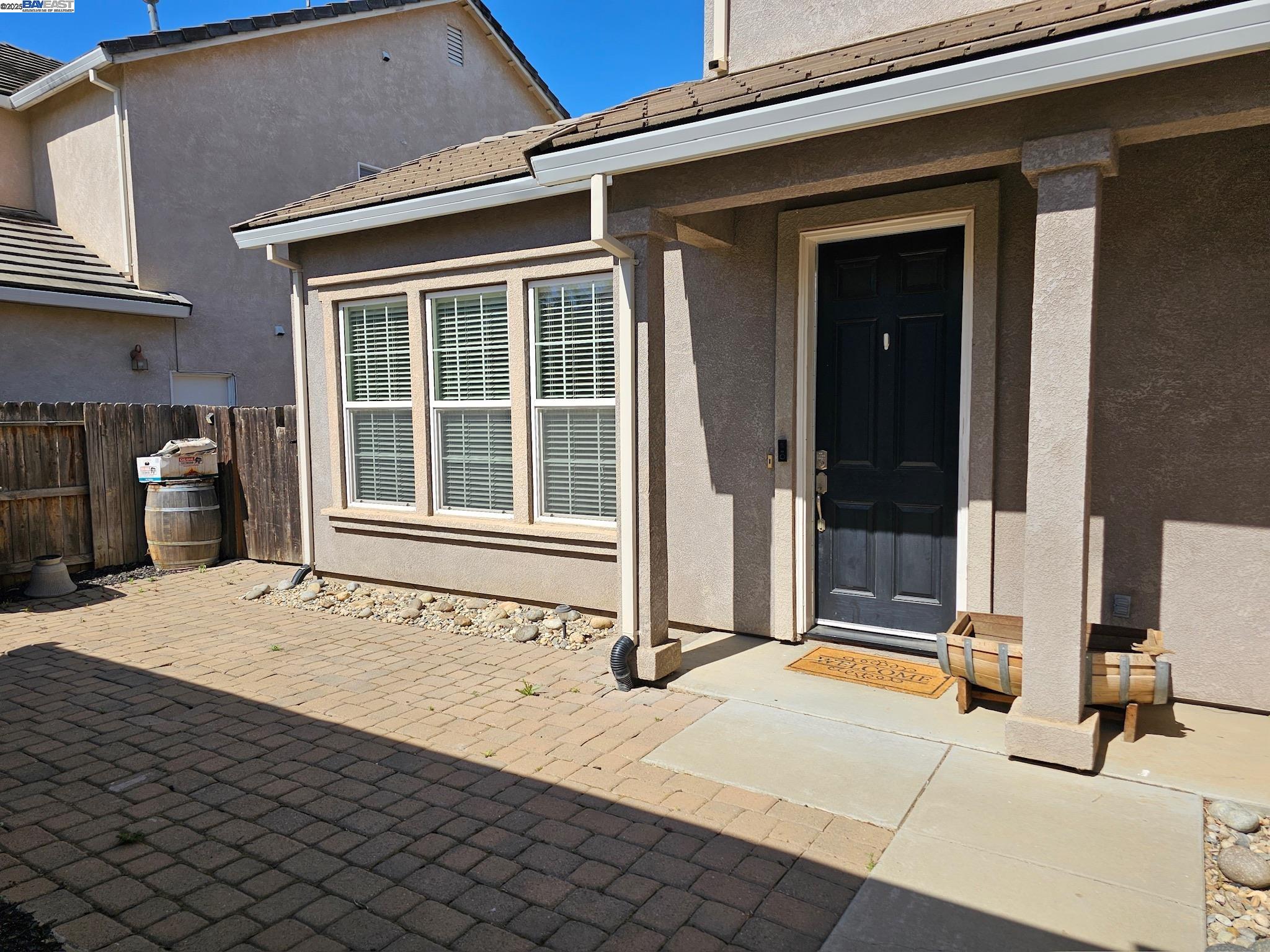 Detail Gallery Image 2 of 44 For 419 Creekside Dr, Patterson,  CA 95363 - 5 Beds | 3/1 Baths