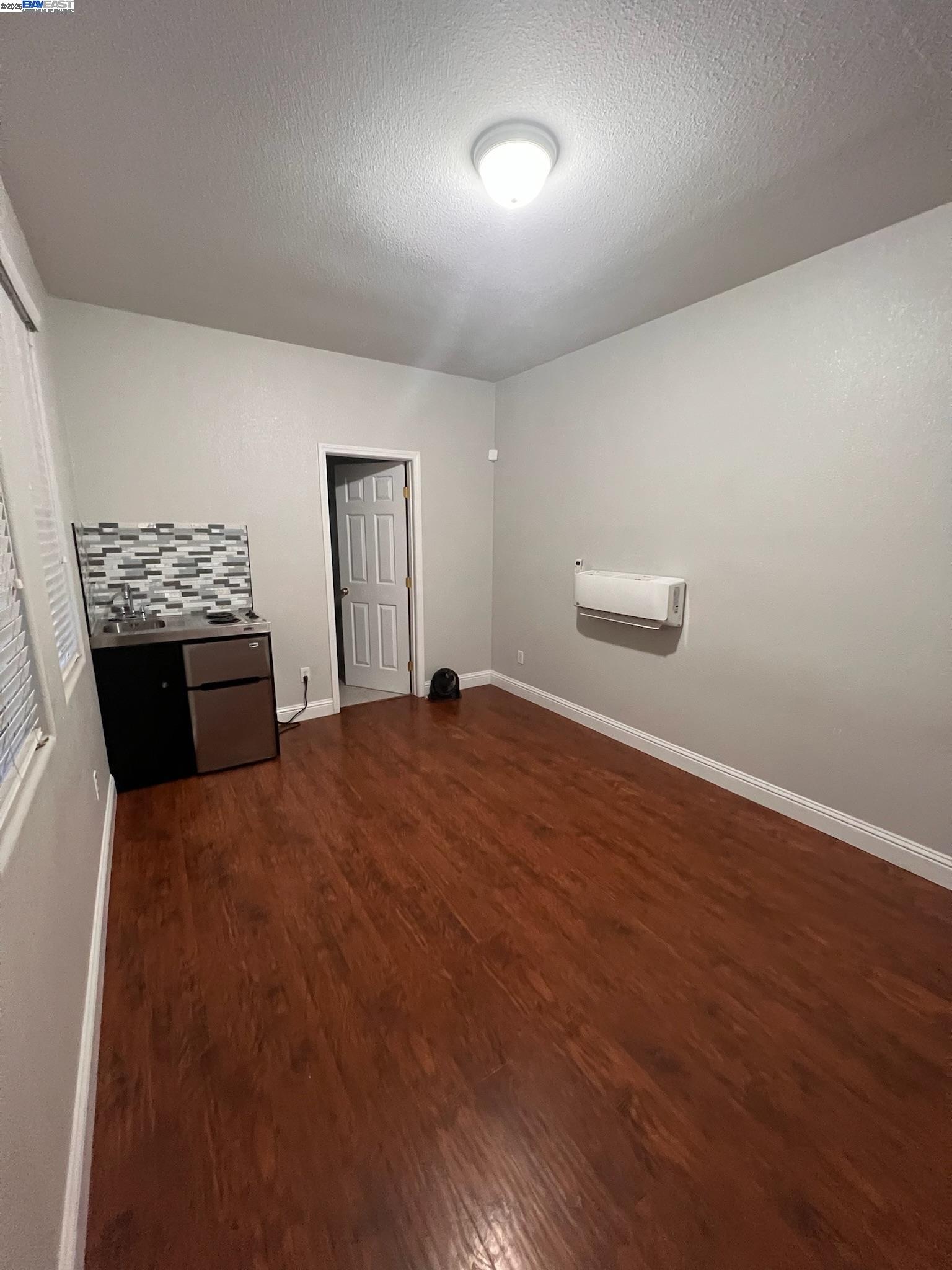 Detail Gallery Image 14 of 44 For 419 Creekside Dr, Patterson,  CA 95363 - 5 Beds | 3/1 Baths